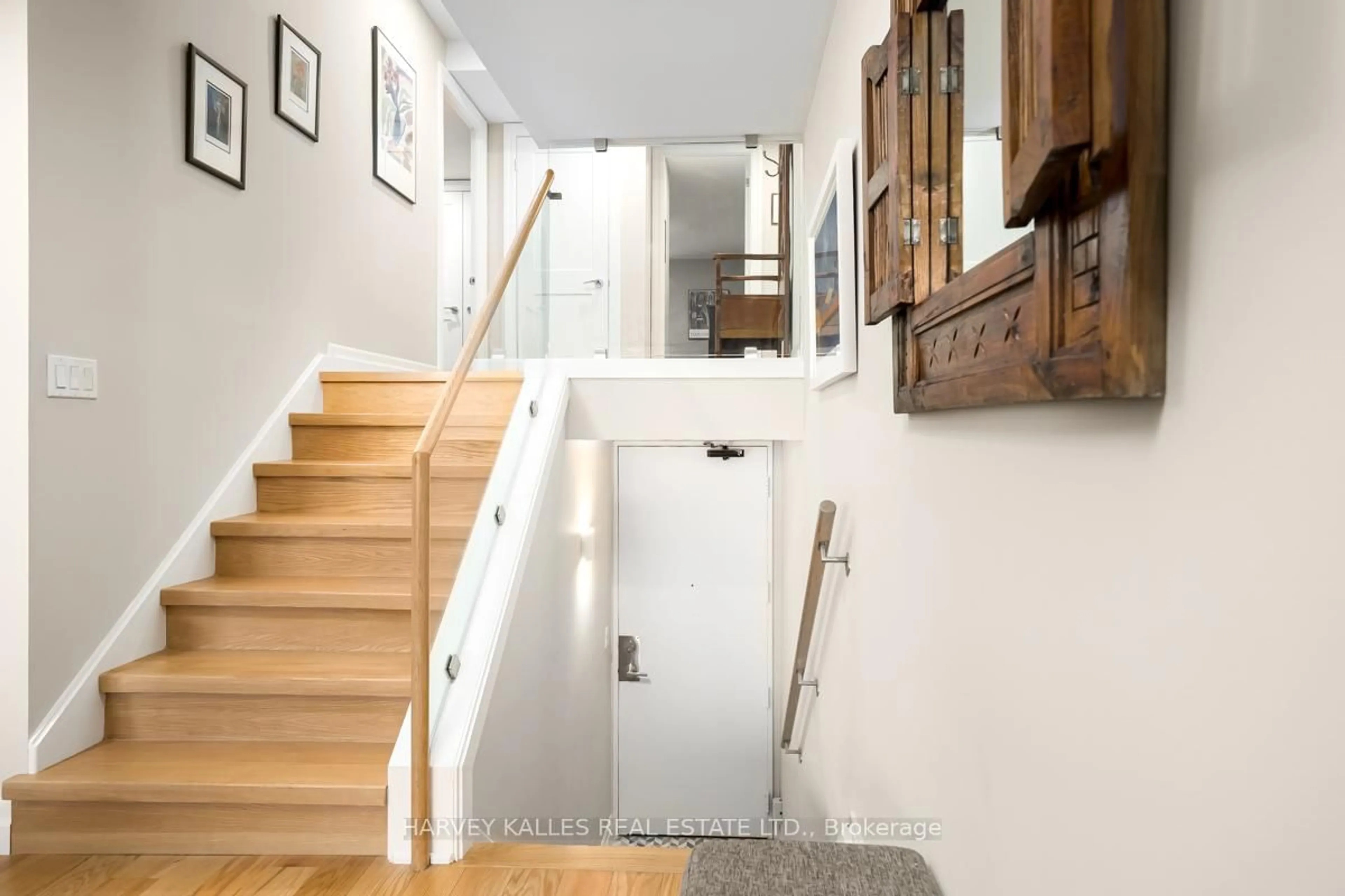 Stairs for 33 Harbour Sq #1605, Toronto Ontario M5J 2G2