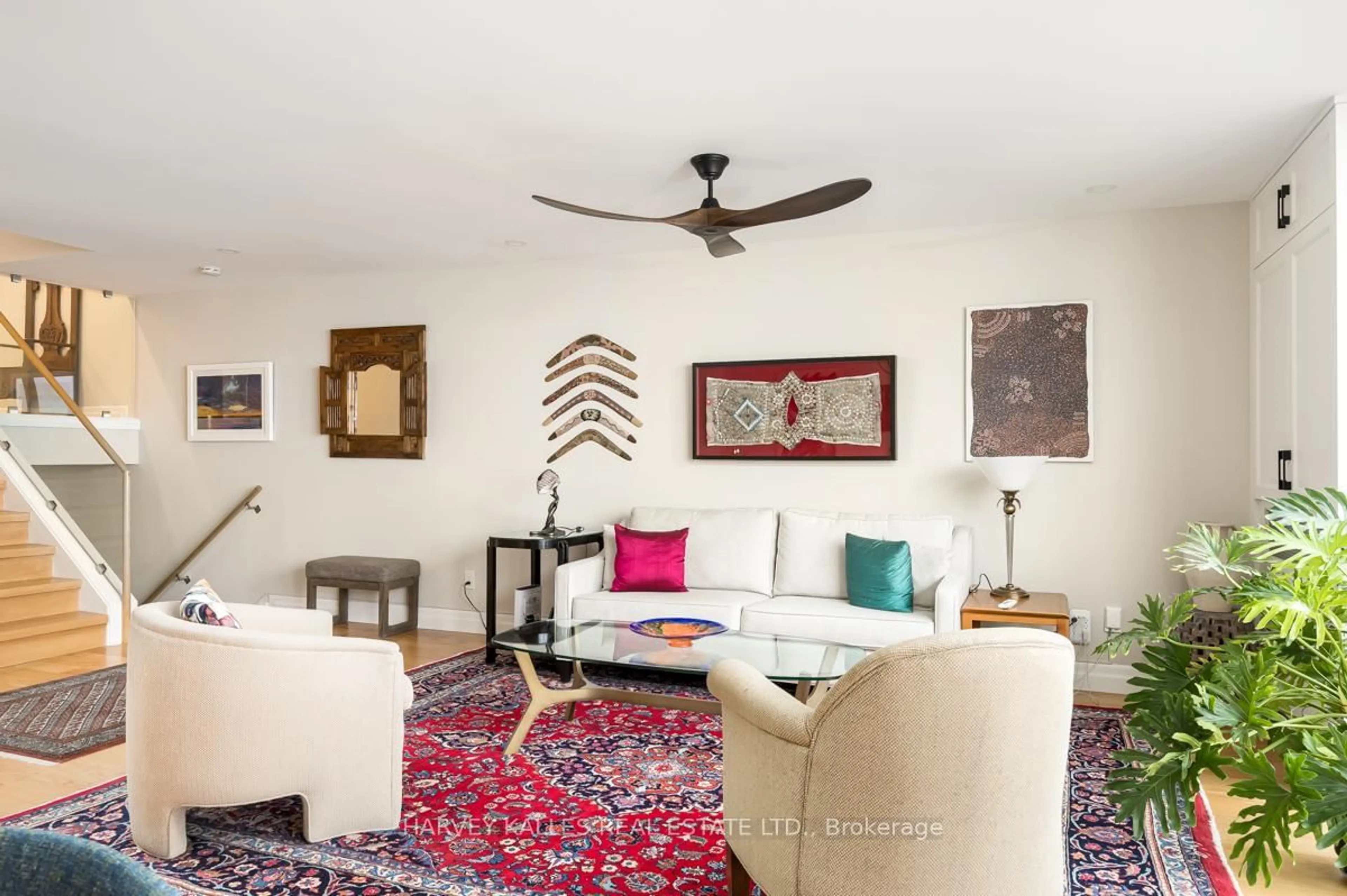 Living room with furniture, carpet floor for 33 Harbour Sq #1605, Toronto Ontario M5J 2G2