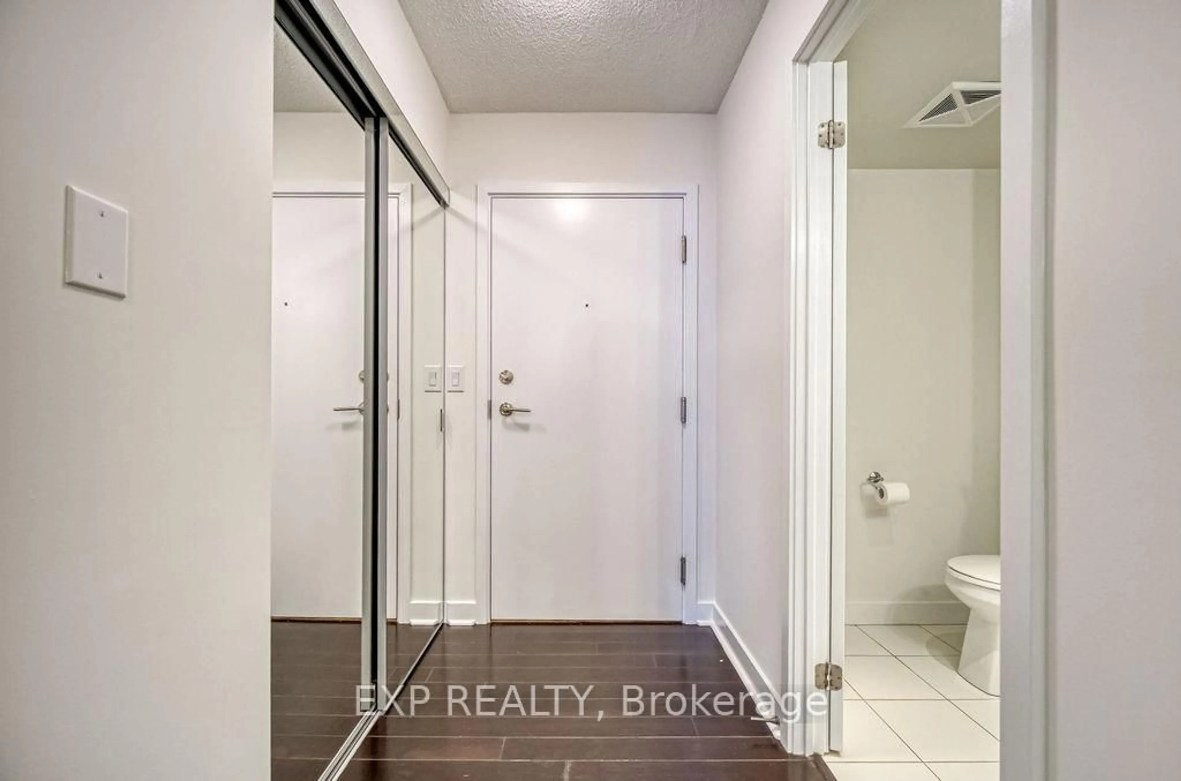 Indoor entryway for 295 Adelaide St #510, Toronto Ontario M5V 0L4
