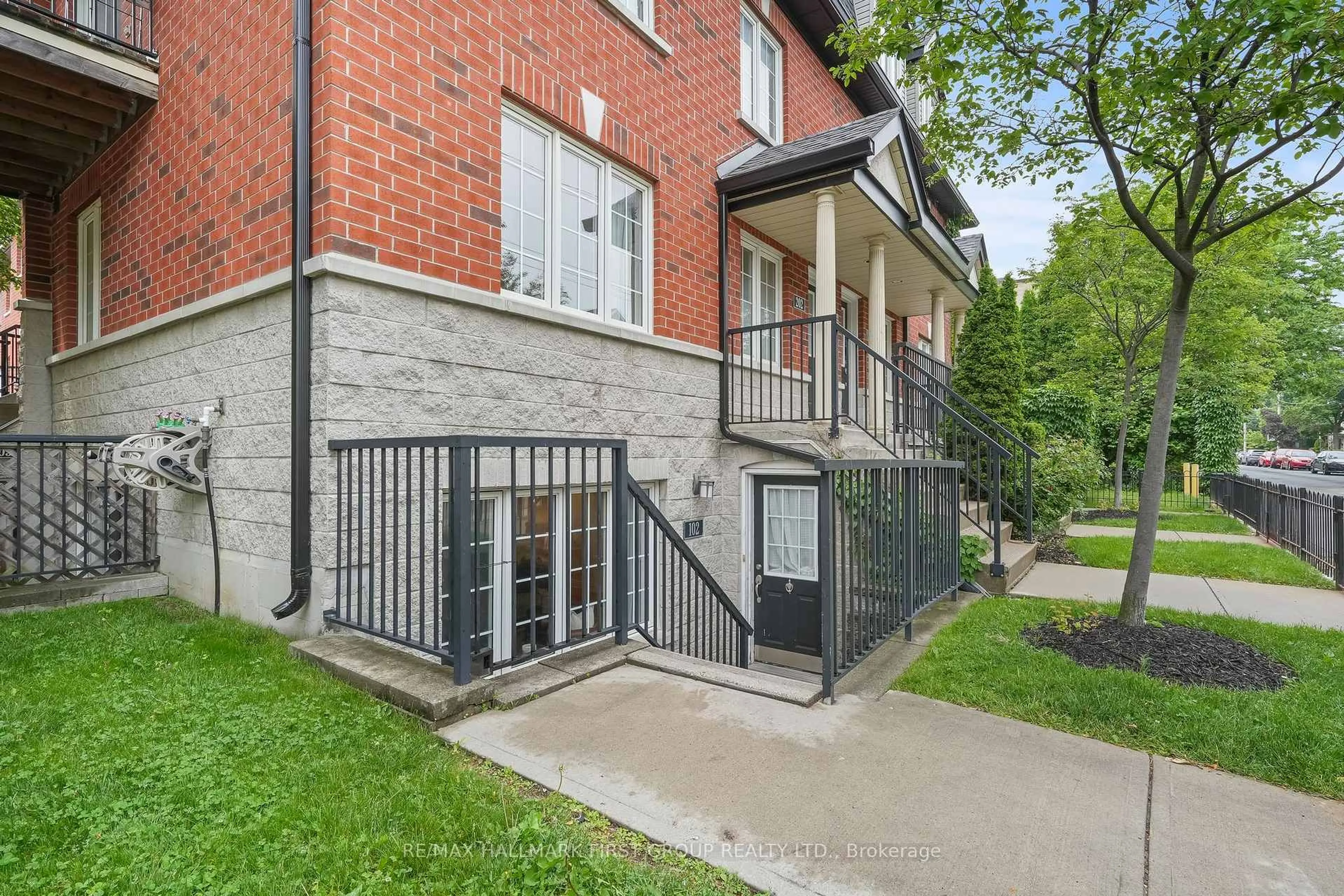 Unknown for 262 St. Helen's Ave #102, Toronto Ontario M6H 4A4