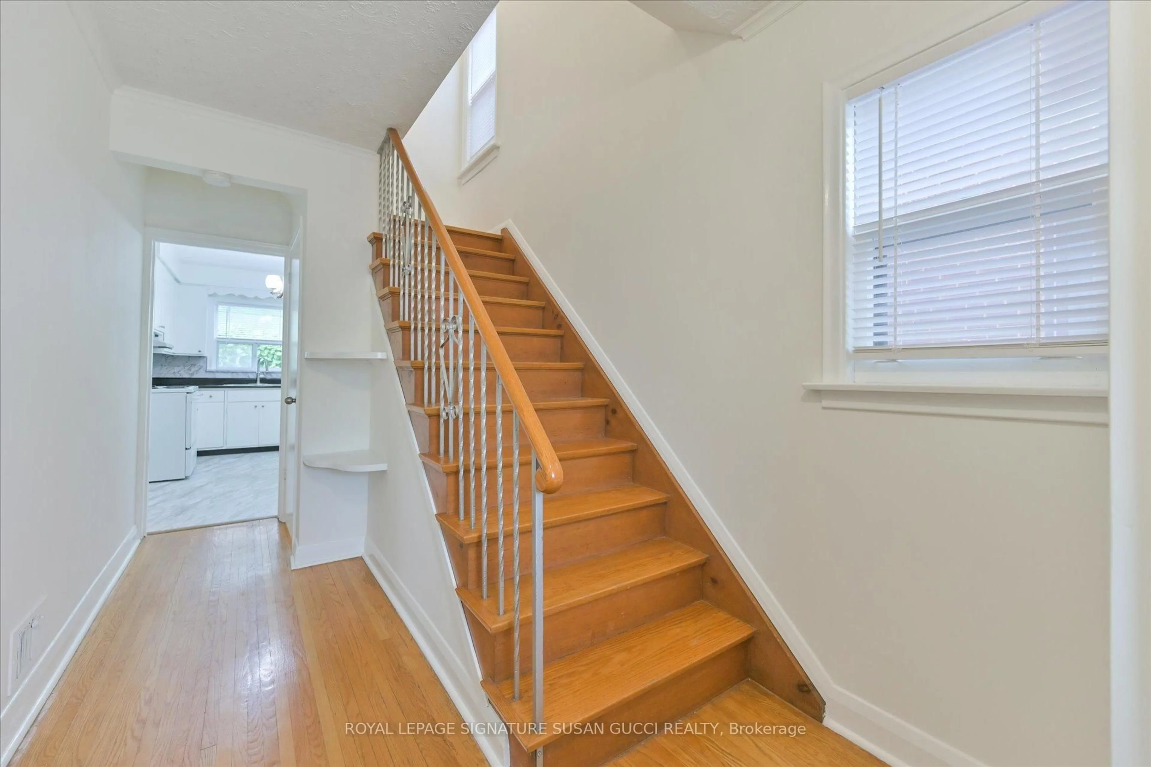 Stairs for 2175 Dufferin St, Toronto Ontario M6E 3R9