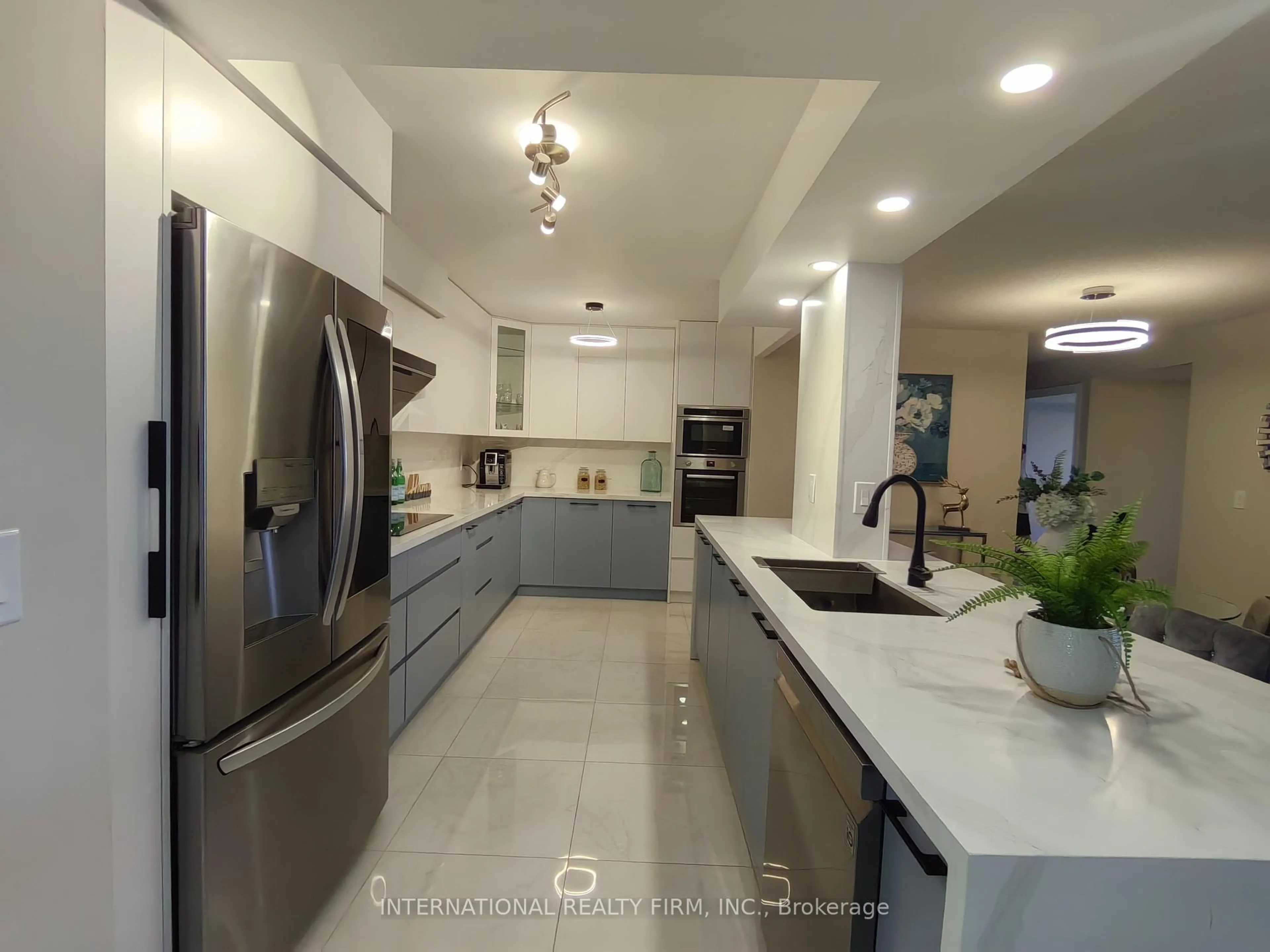 Contemporary kitchen, ceramic/tile floor for 880 Grandview Way #605, Toronto Ontario M2N 7B2