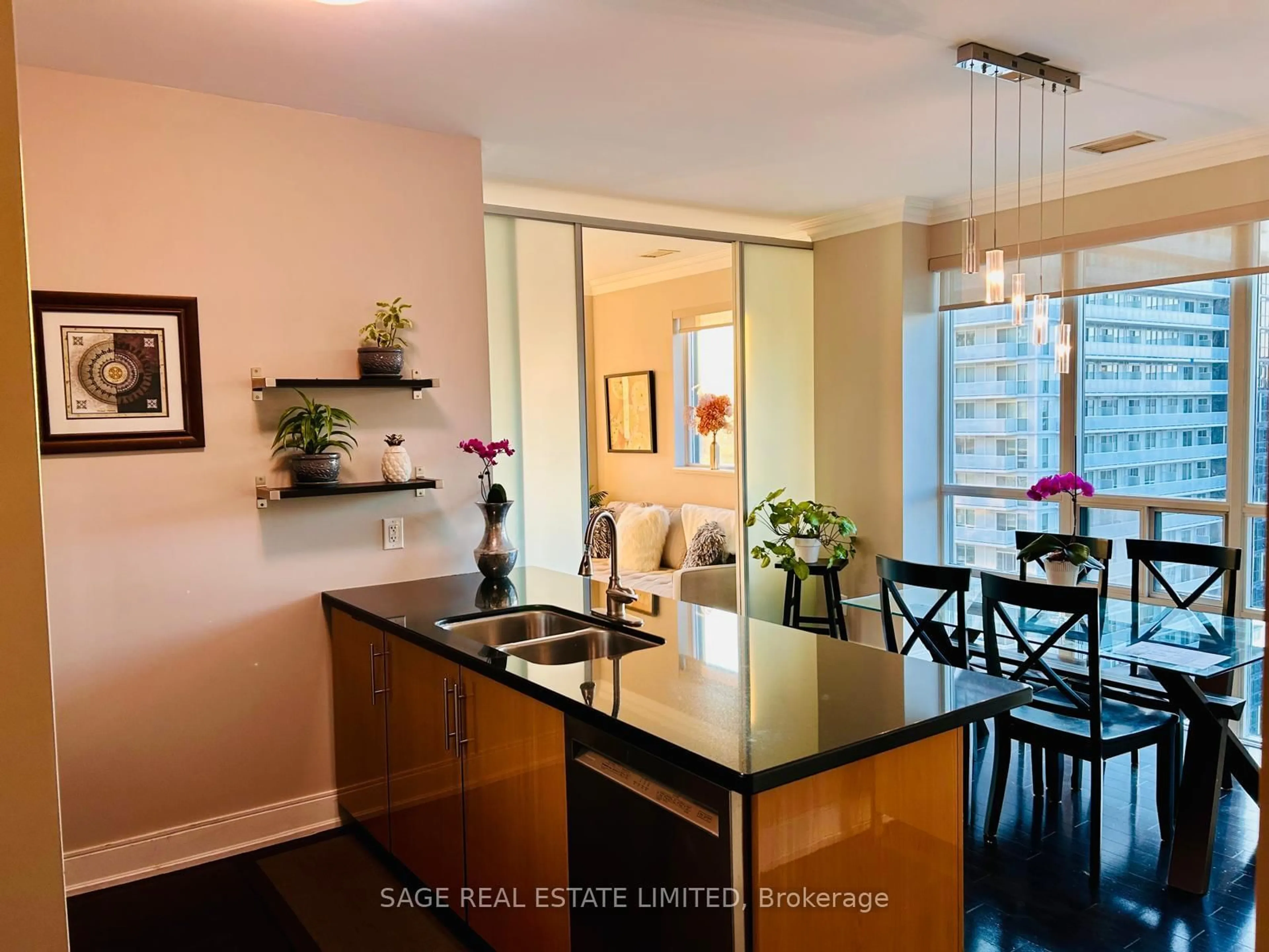 Open concept kitchen, wood/laminate floor for 88 Broadway Ave #PH5, Toronto Ontario M4P 0A5