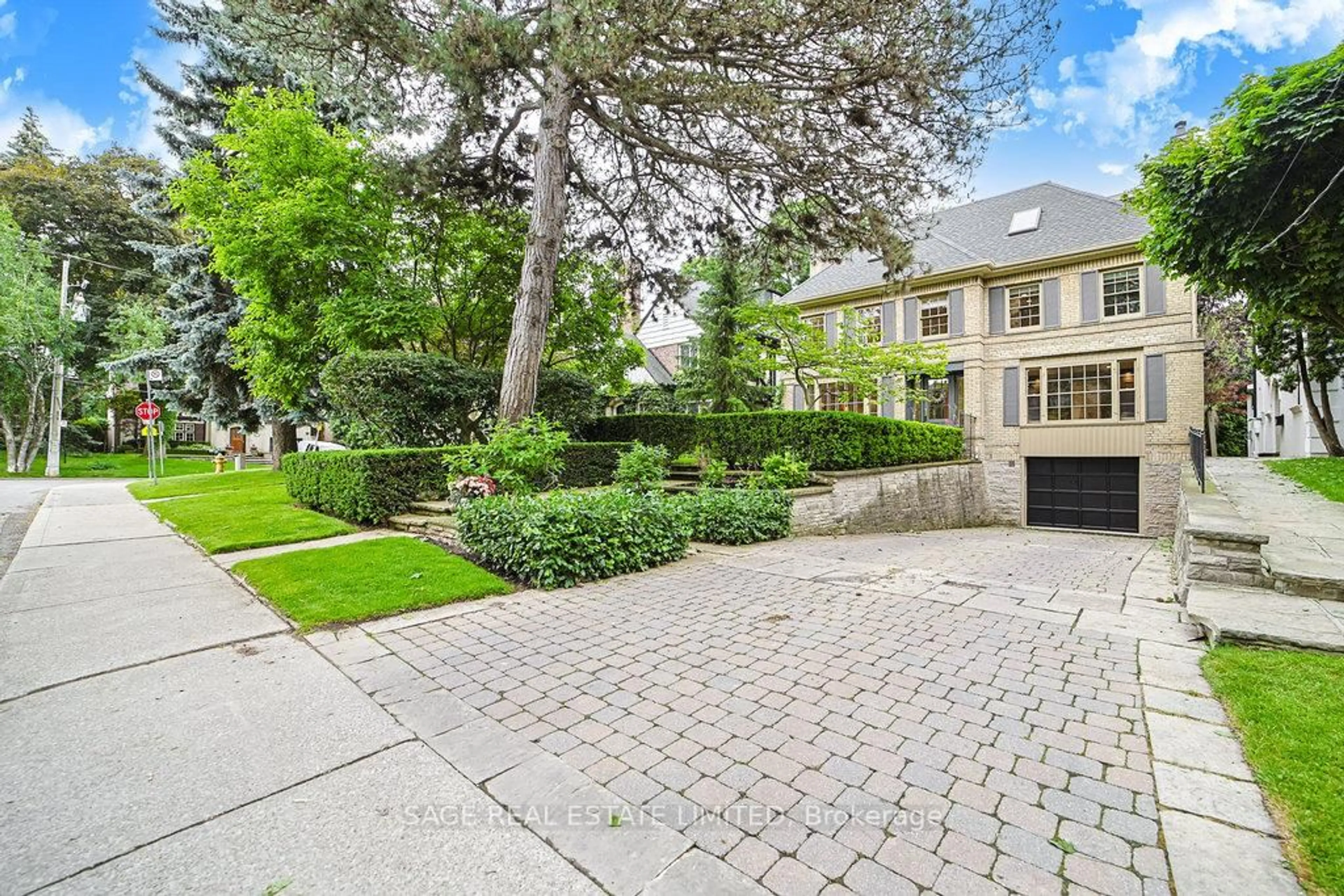 Patio, street for 4 Garland Ave, Toronto Ontario M4N 2X7