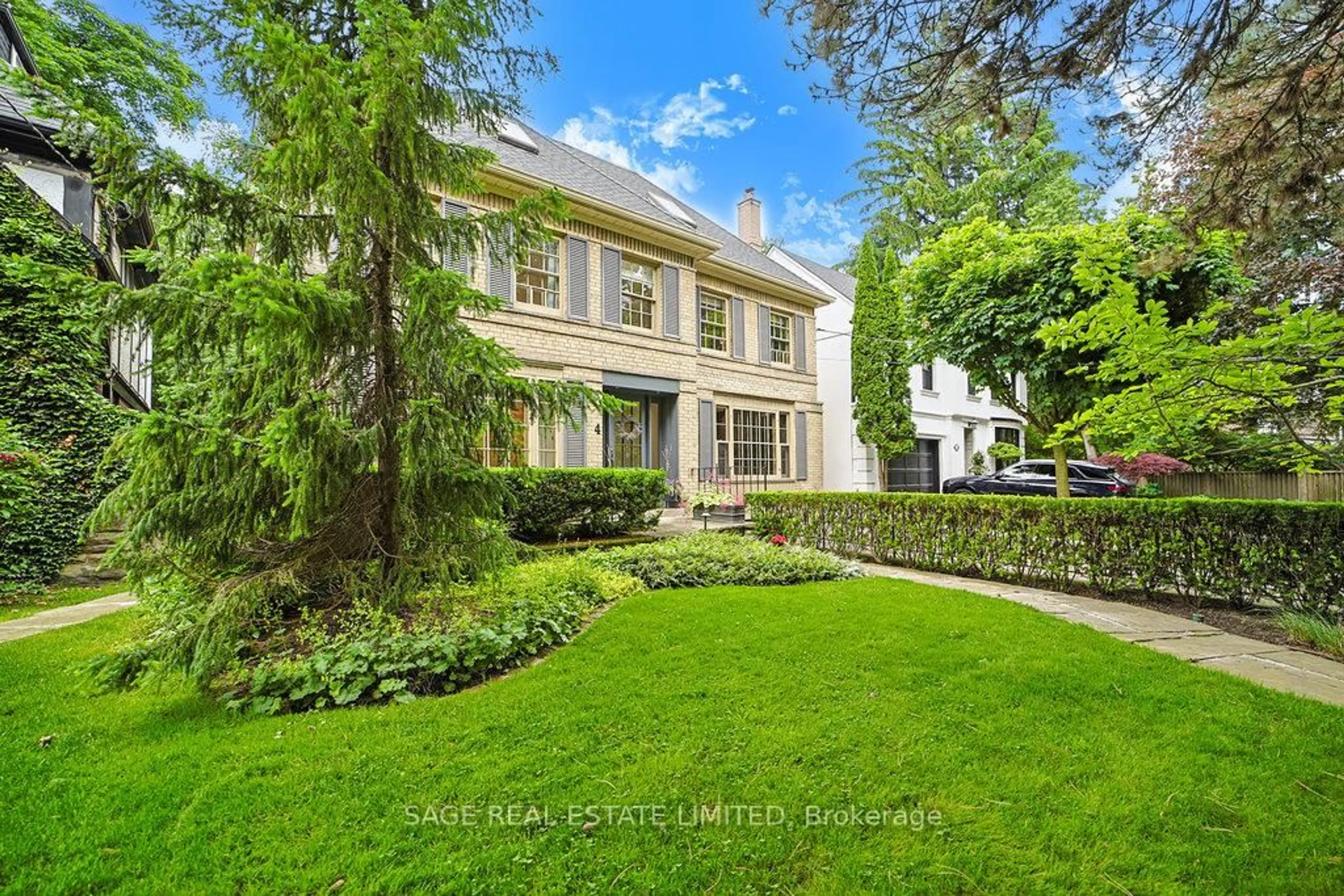 A pic from outside/outdoor area/front of a property/back of a property/a pic from drone, street for 4 Garland Ave, Toronto Ontario M4N 2X7