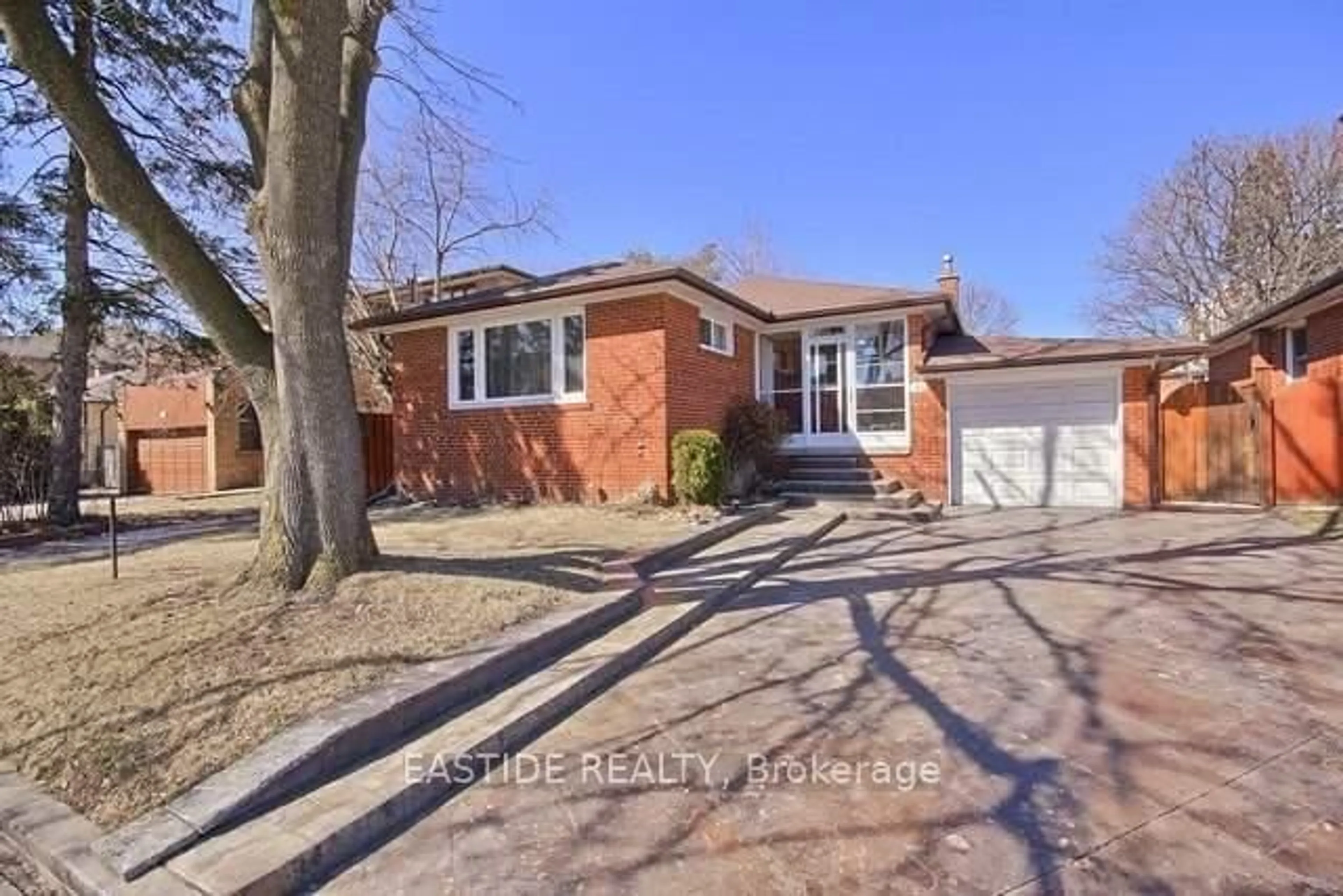 Home with brick exterior material, street for 182 Moore Park Ave, Toronto Ontario M2M 1N2