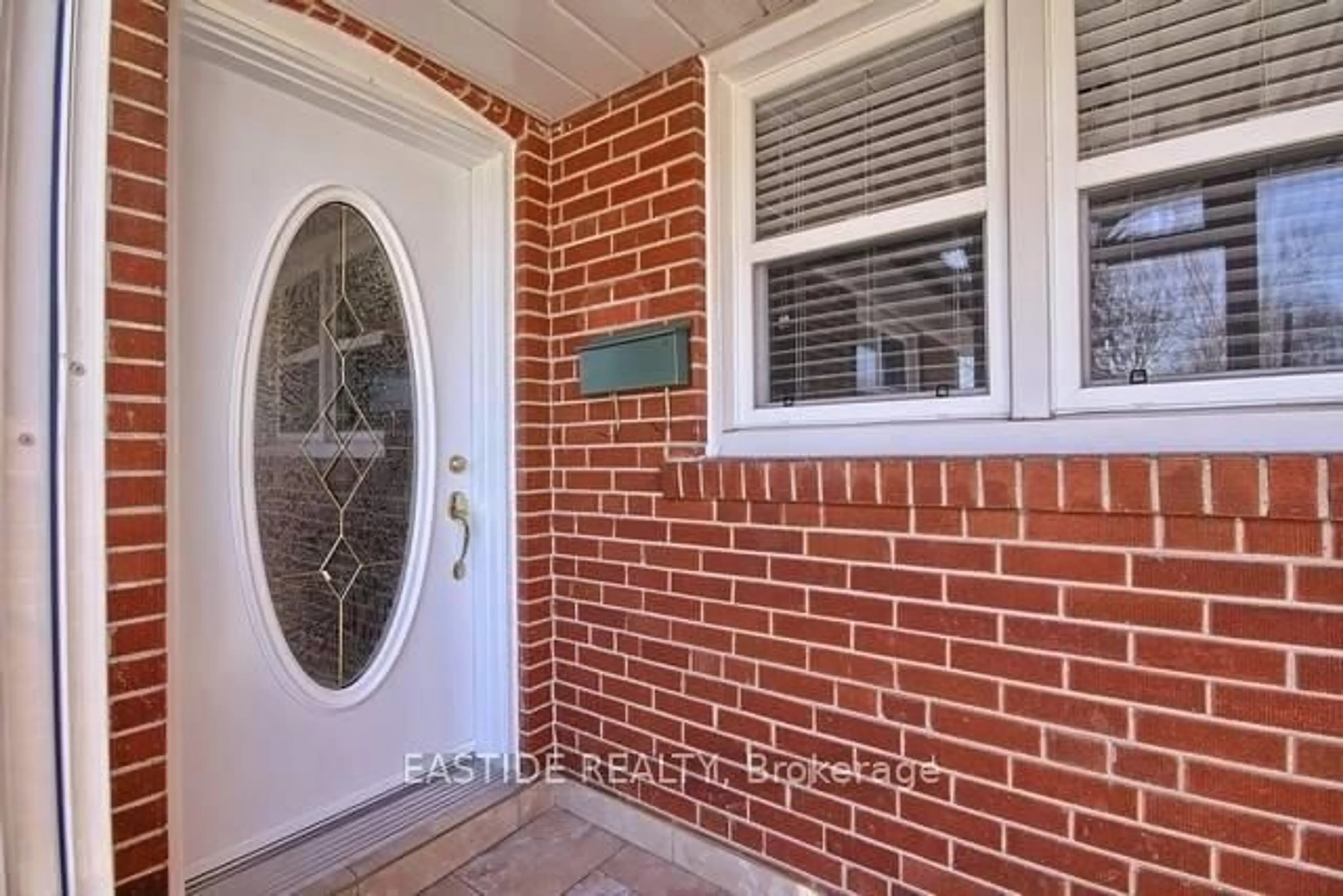Home with brick exterior material, street for 182 Moore Park Ave, Toronto Ontario M2M 1N2