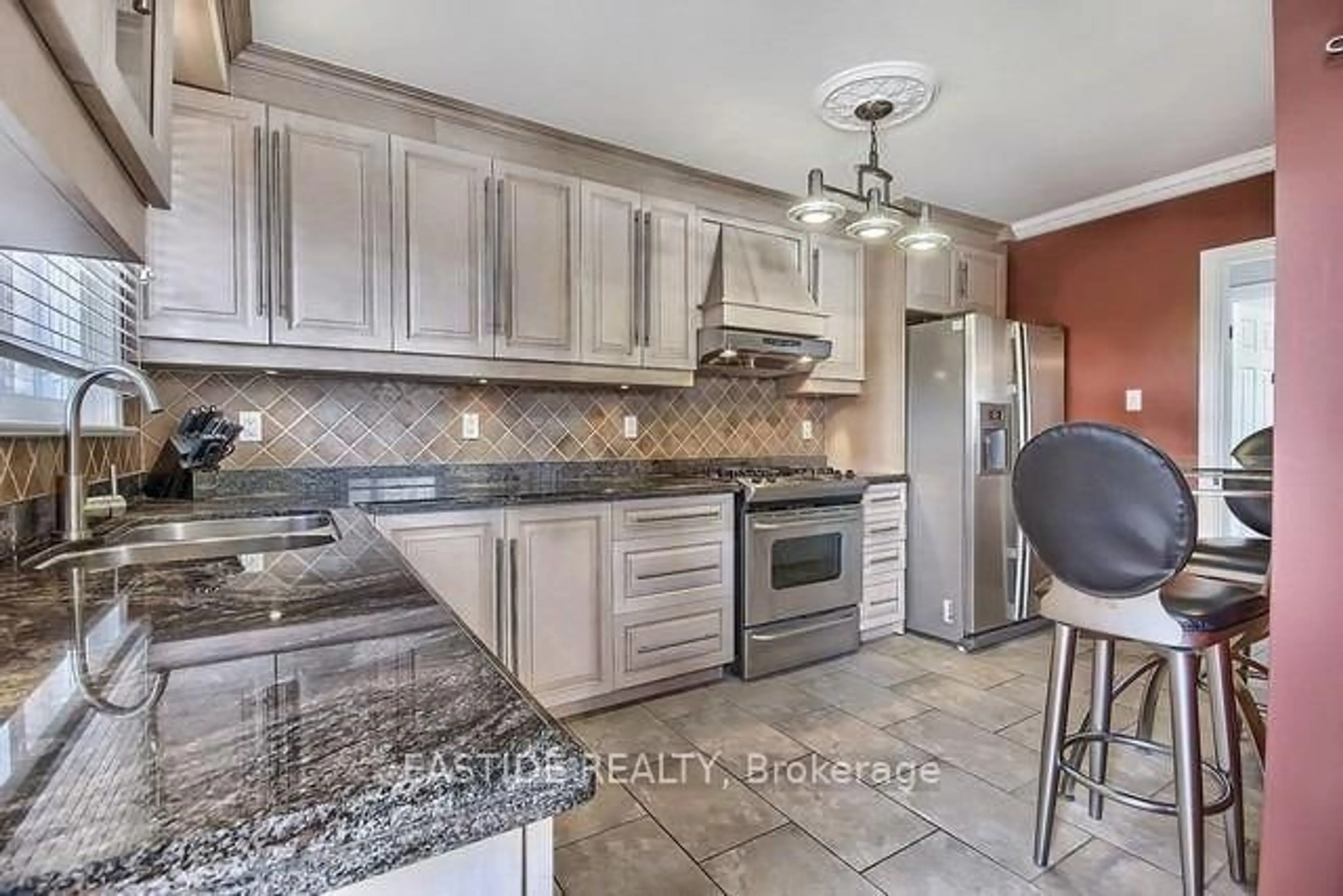 Open concept kitchen, ceramic/tile floor for 182 Moore Park Ave, Toronto Ontario M2M 1N2