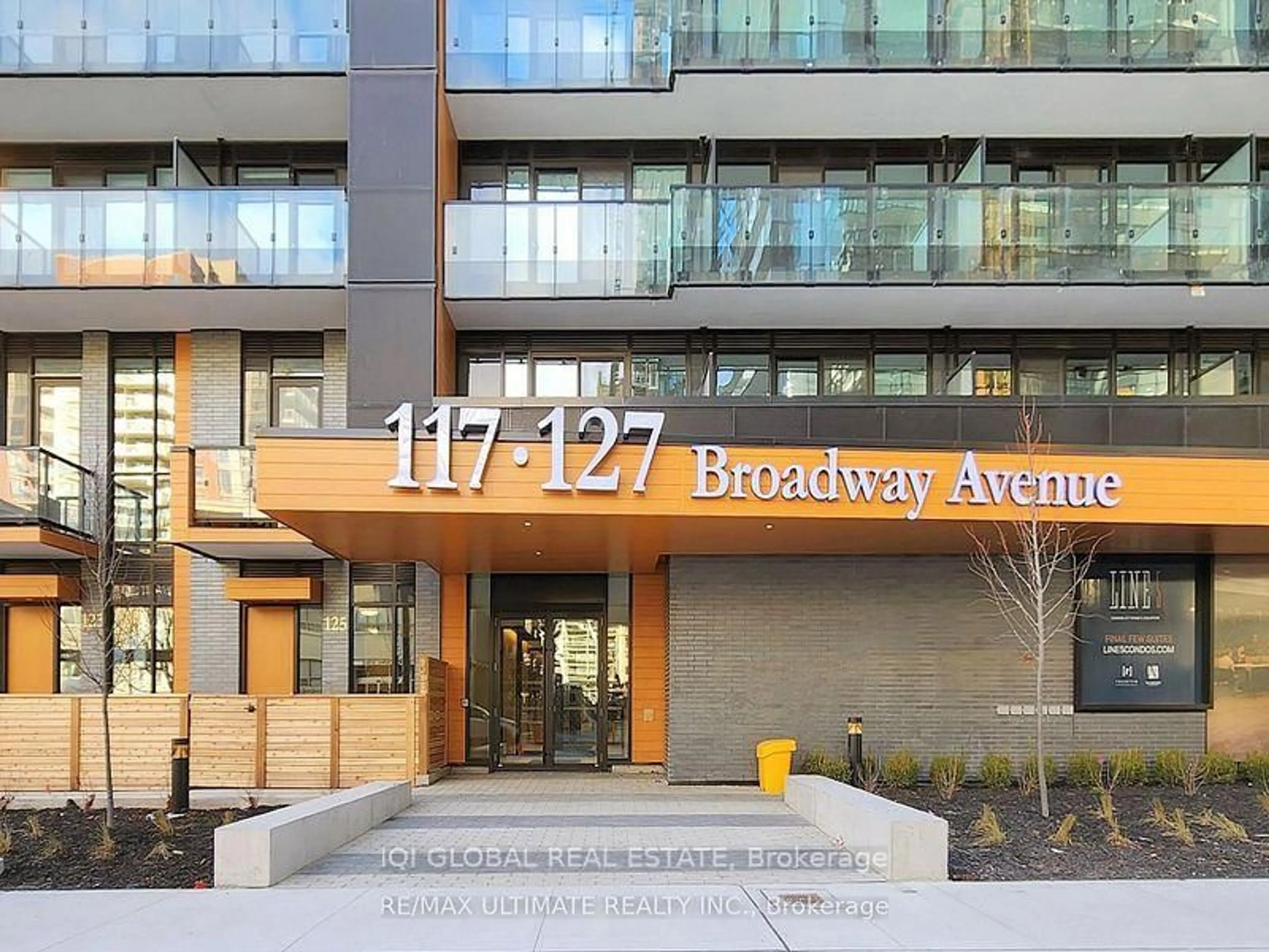 Indoor entryway for 117 Broadway Ave #2204, Toronto Ontario M4P 1V3