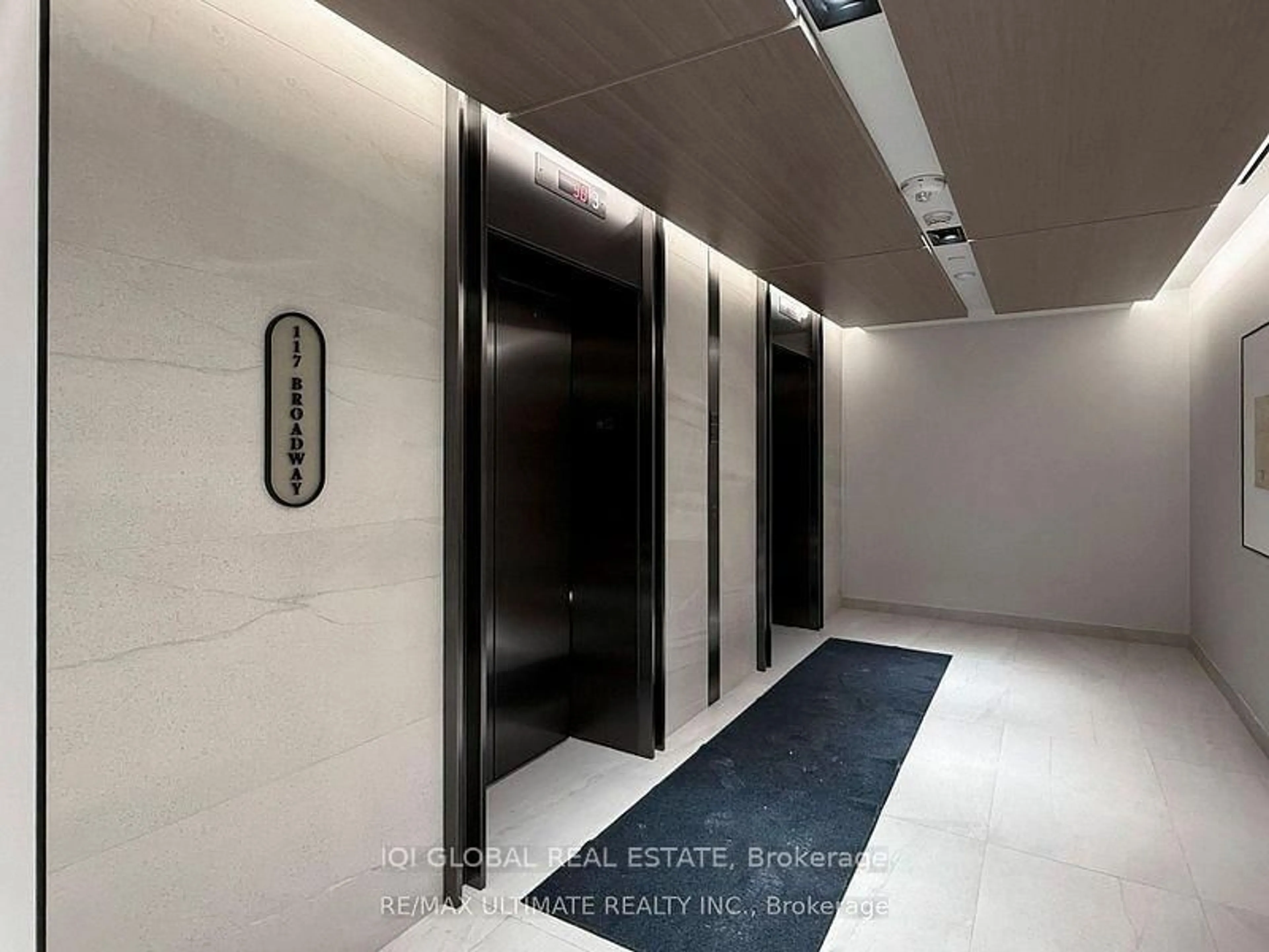 Indoor foyer for 117 Broadway Ave #2204, Toronto Ontario M4P 1V3