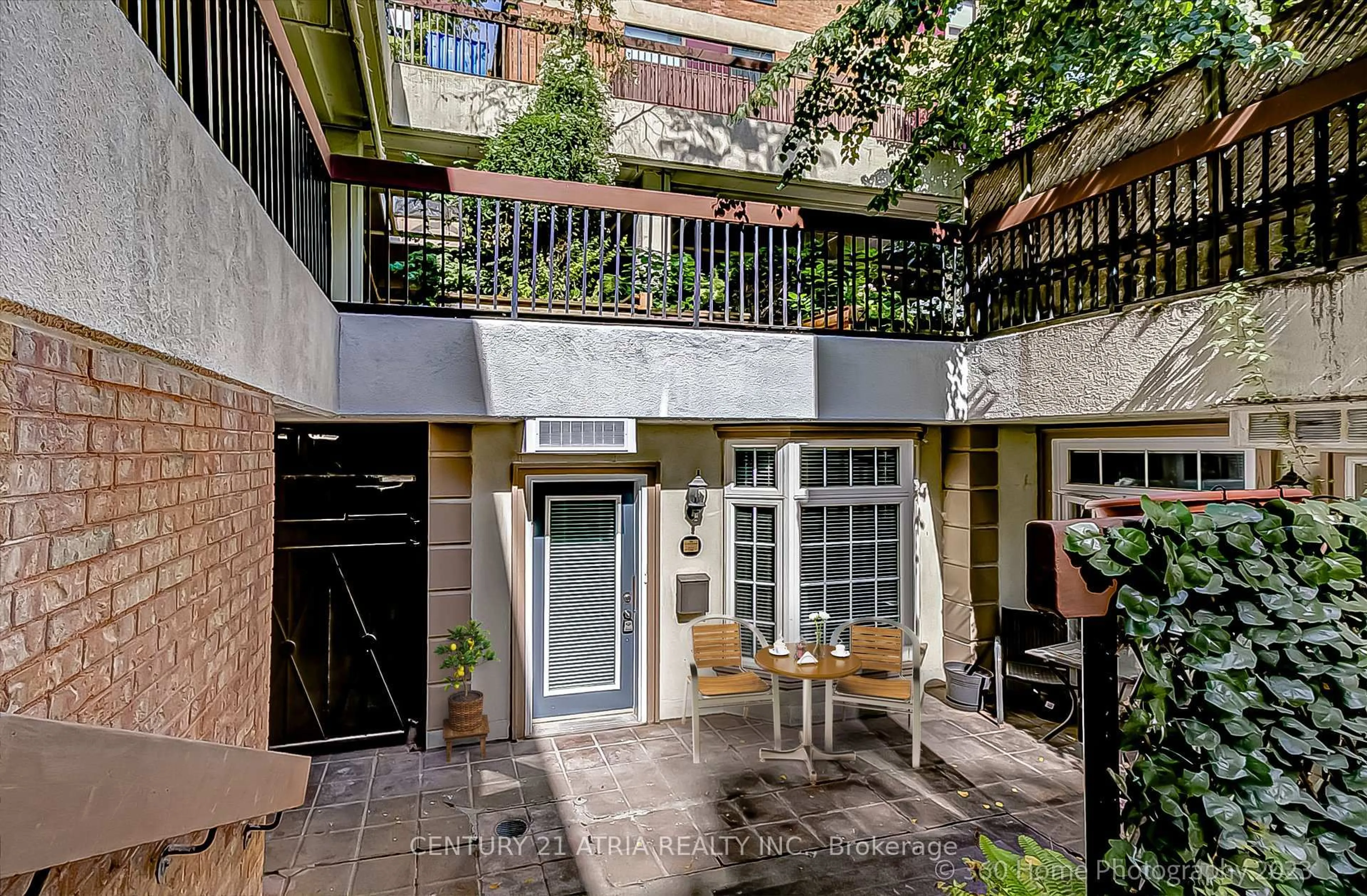 Patio, street for 78 St Patrick St #158, Toronto Ontario M5T 3K8