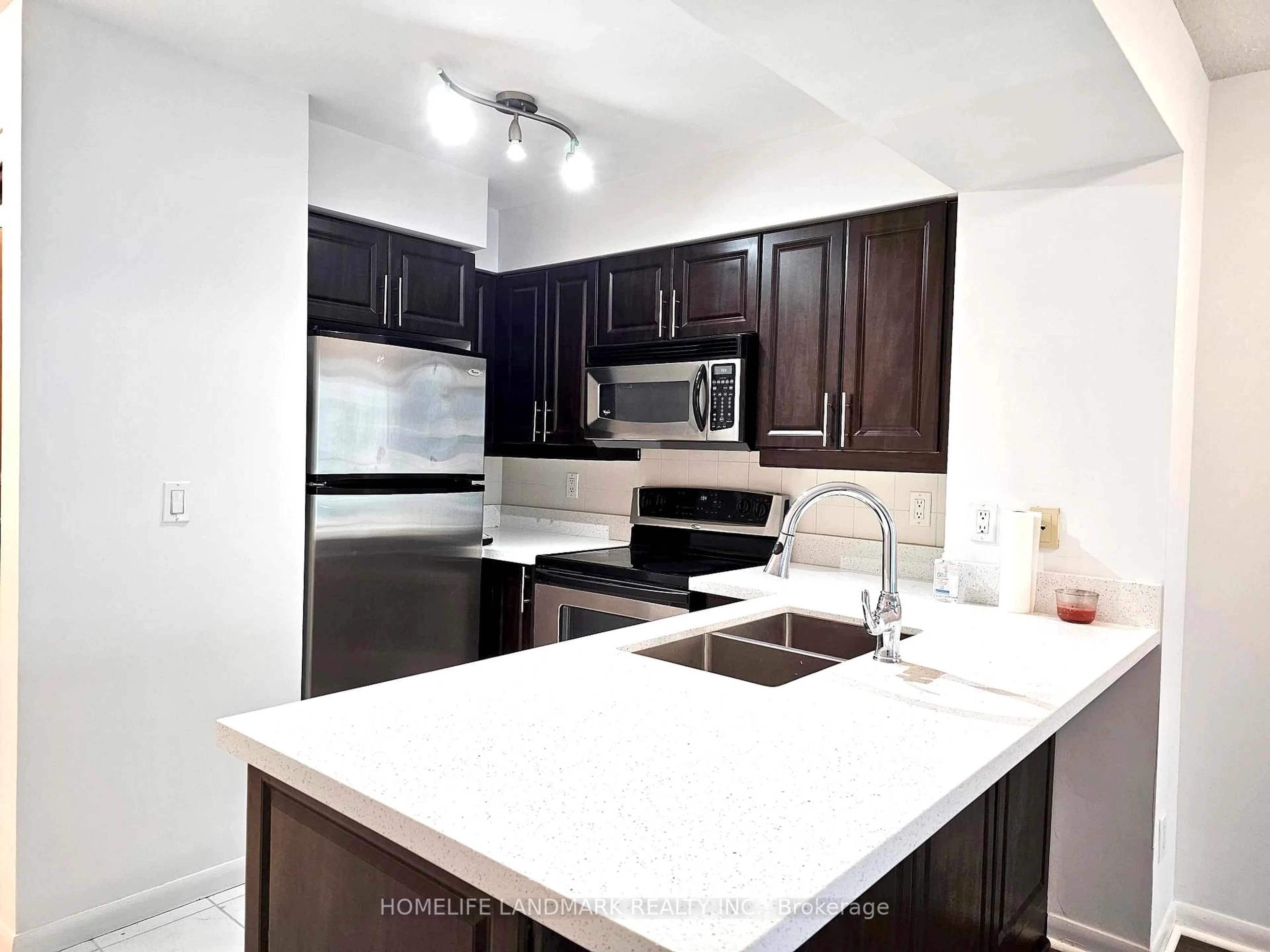 Standard kitchen, ceramic/tile floor for 219 Fort York Blvd #606, Toronto Ontario M5V 1B1