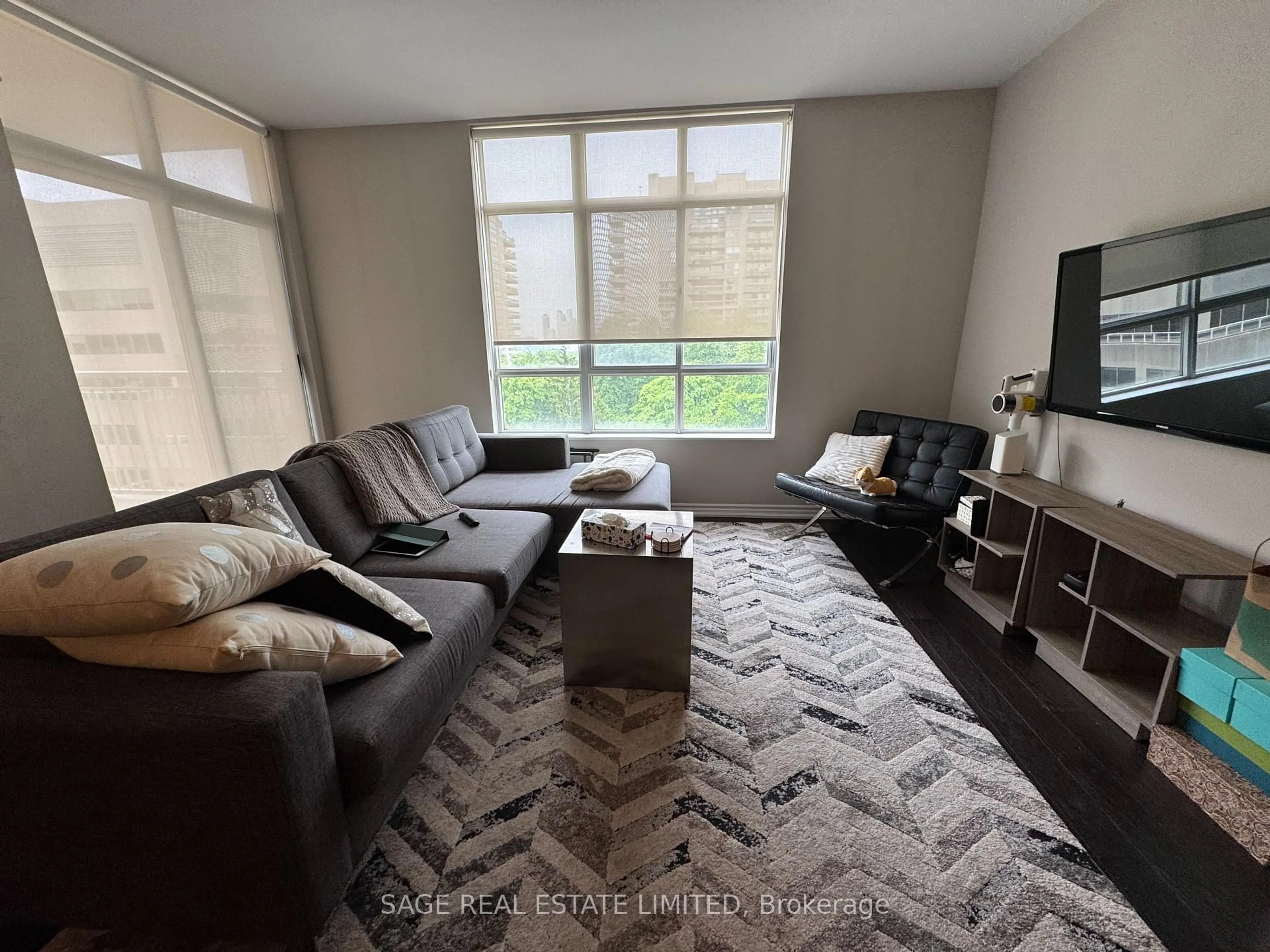 A pic of a room for 1 Deer Park Cres #803, Toronto Ontario M4V 3C4