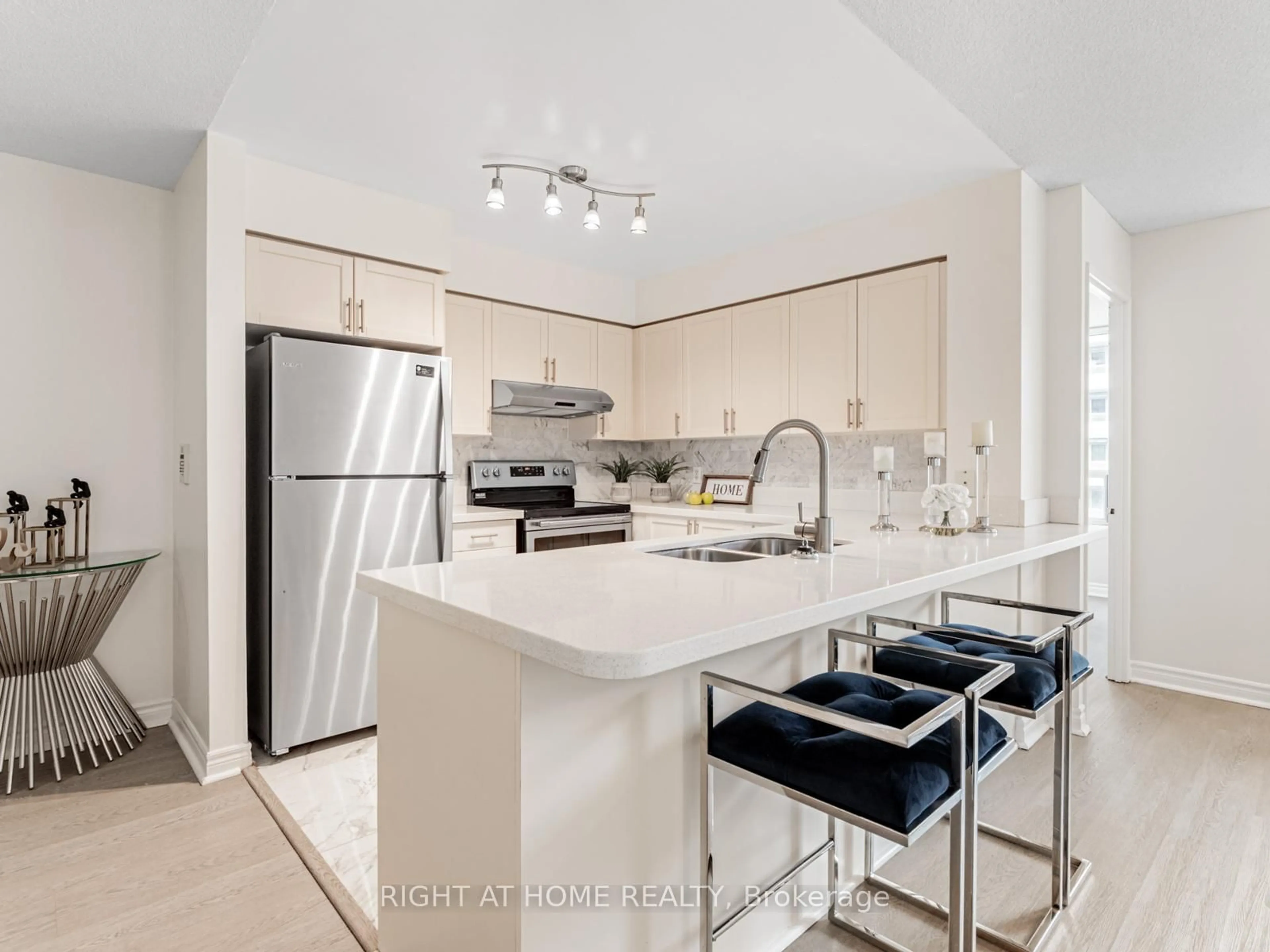 Open concept kitchen, ceramic/tile floor for 23 Hollywood Ave #510, Toronto Ontario M2N 7L8