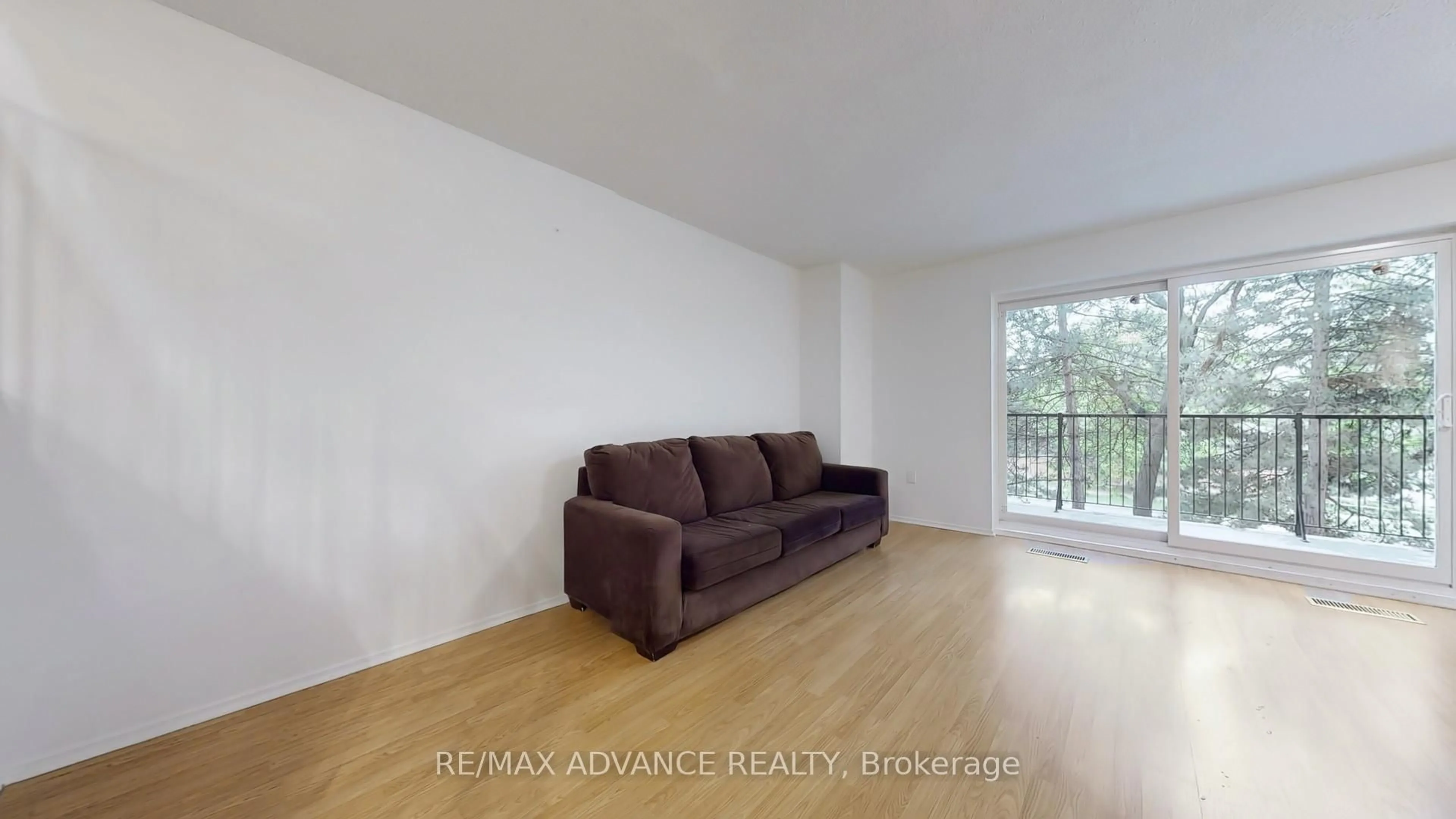 Living room with furniture, wood/laminate floor for 165 Cherokee Blvd #161, Toronto Ontario M2J 4T7
