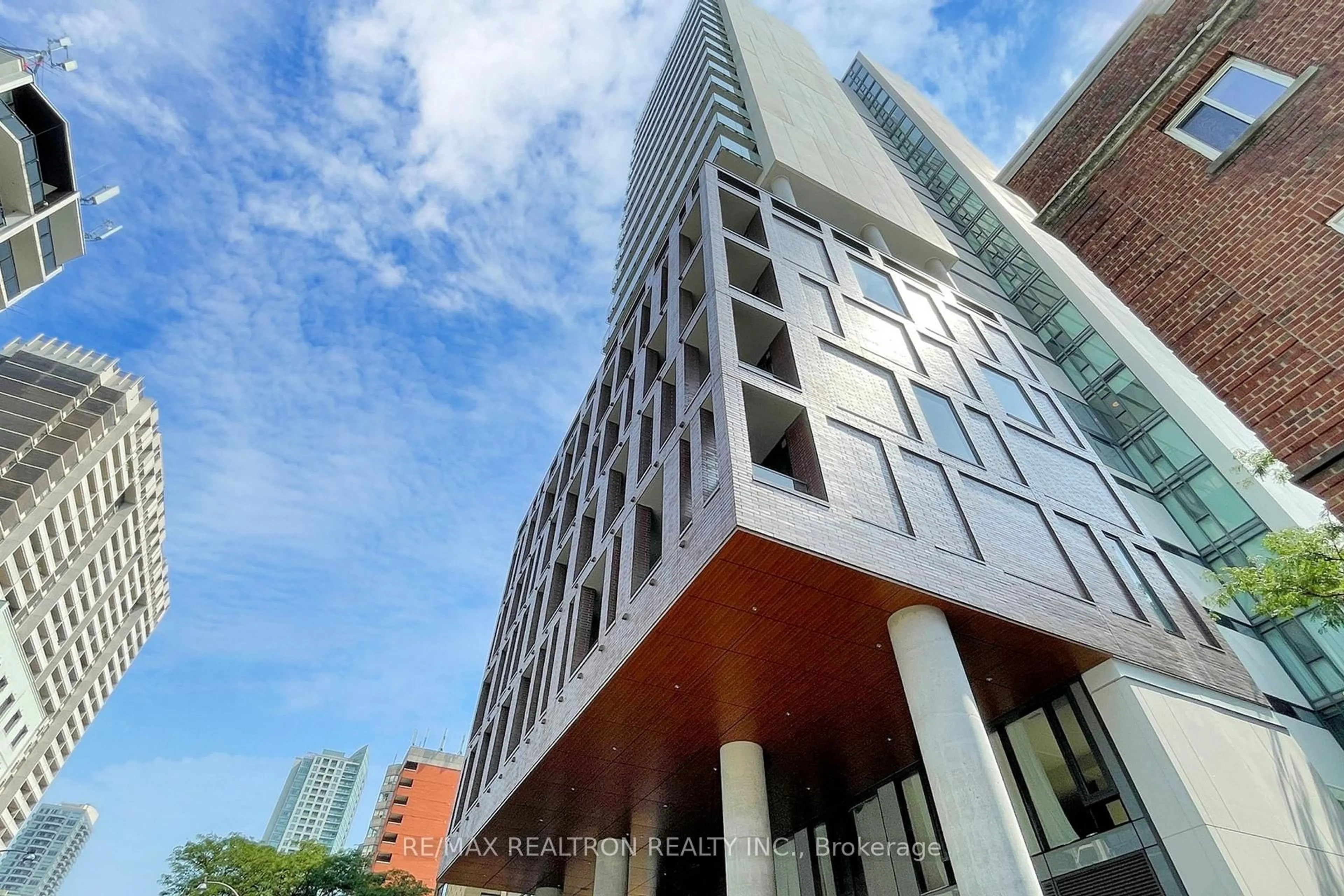 Indoor foyer for 81 Wellesley St #2001, Toronto Ontario M4Y 1H8