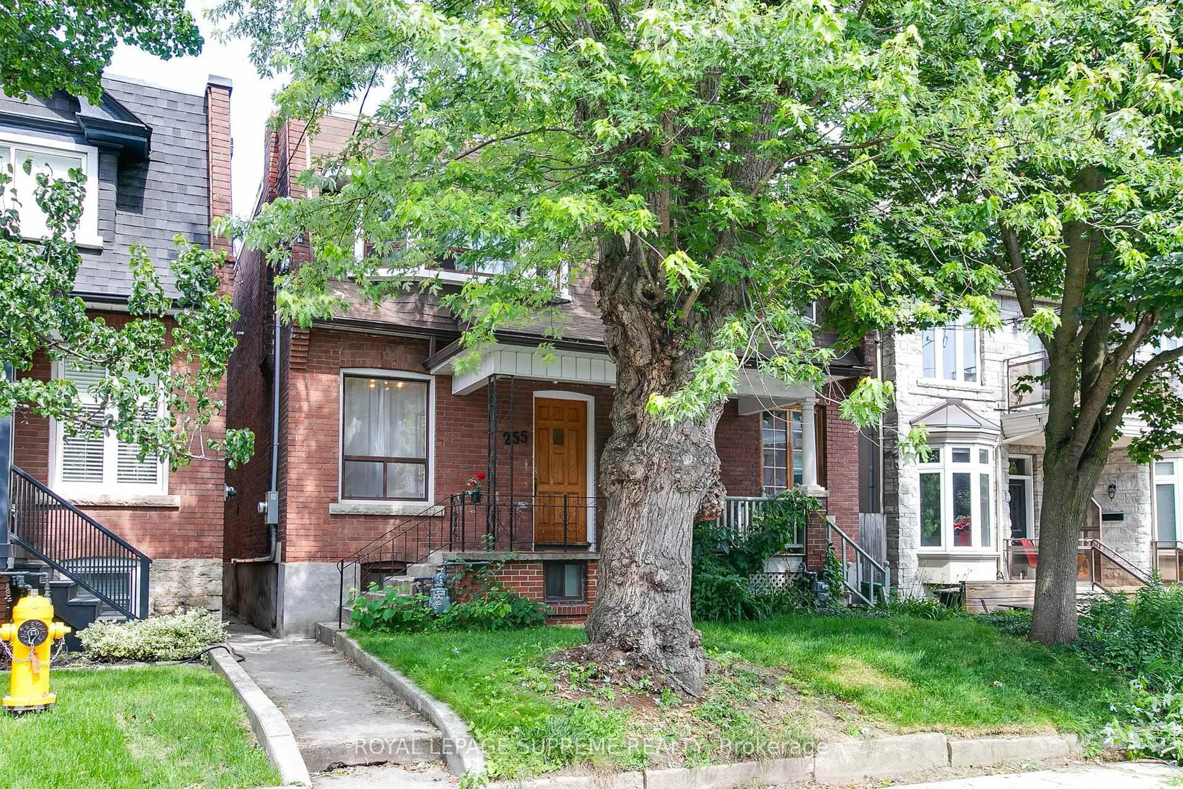 Home with brick exterior material, street for 255 Howland Ave, Toronto Ontario M5R 3B7