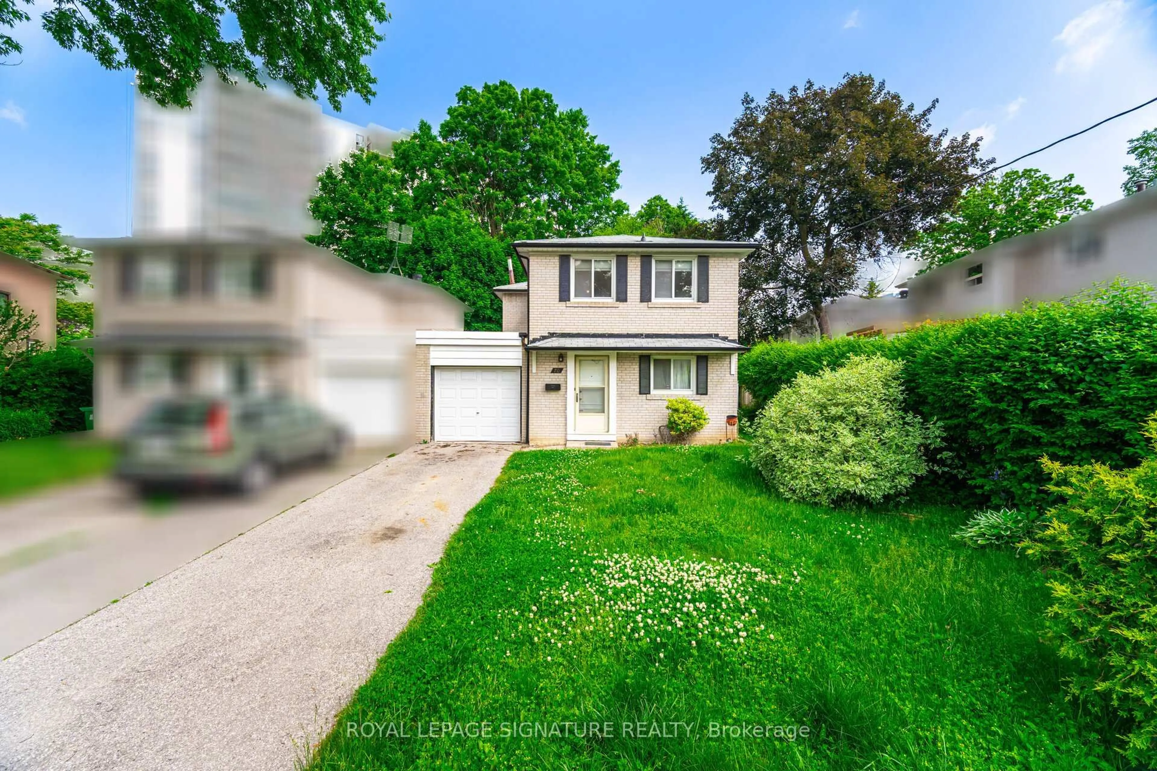 A pic from outside/outdoor area/front of a property/back of a property/a pic from drone, street for 70 Regatta Cres, Toronto Ontario M2R 2X9
