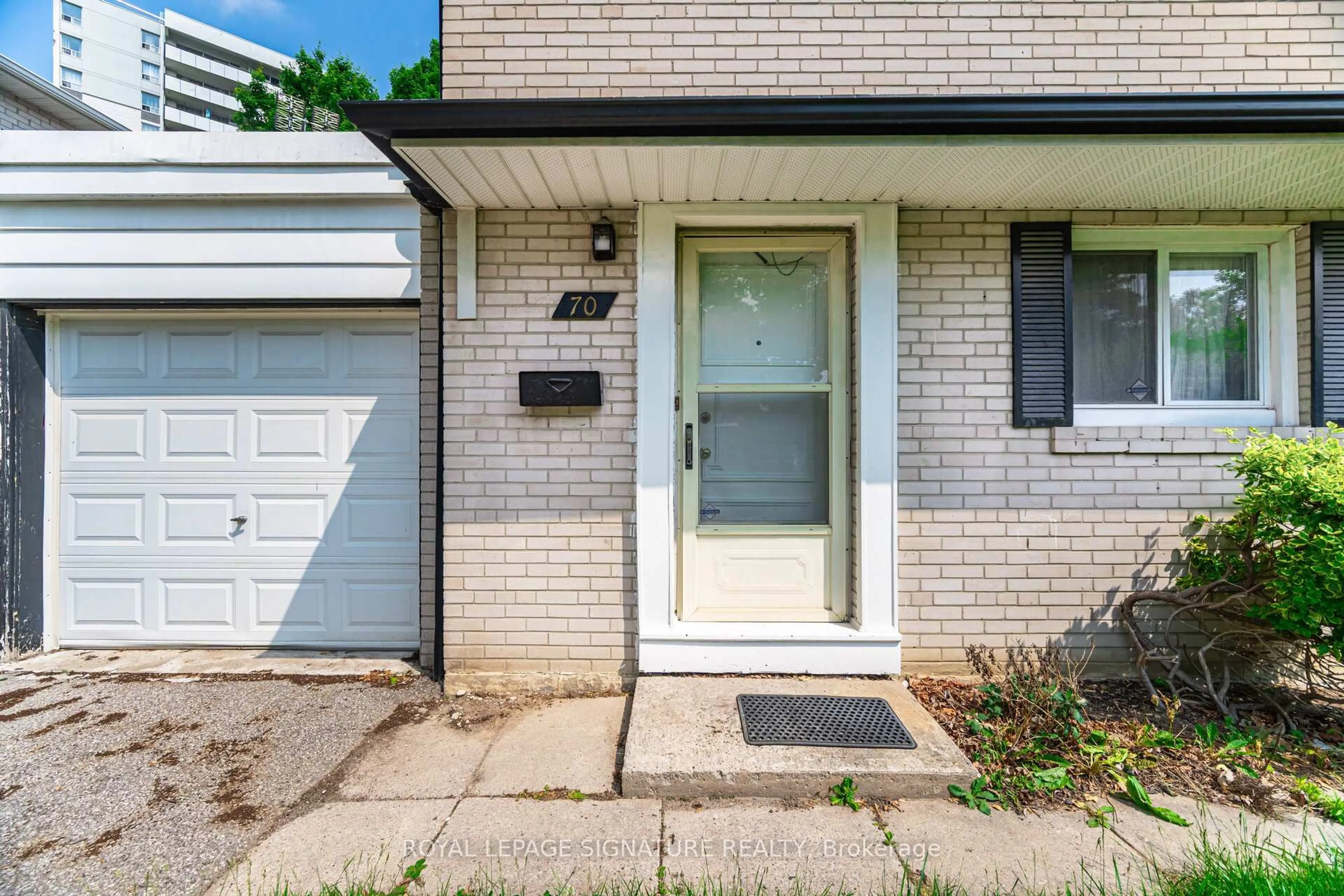 Unknown for 70 Regatta Cres, Toronto Ontario M2R 2X9