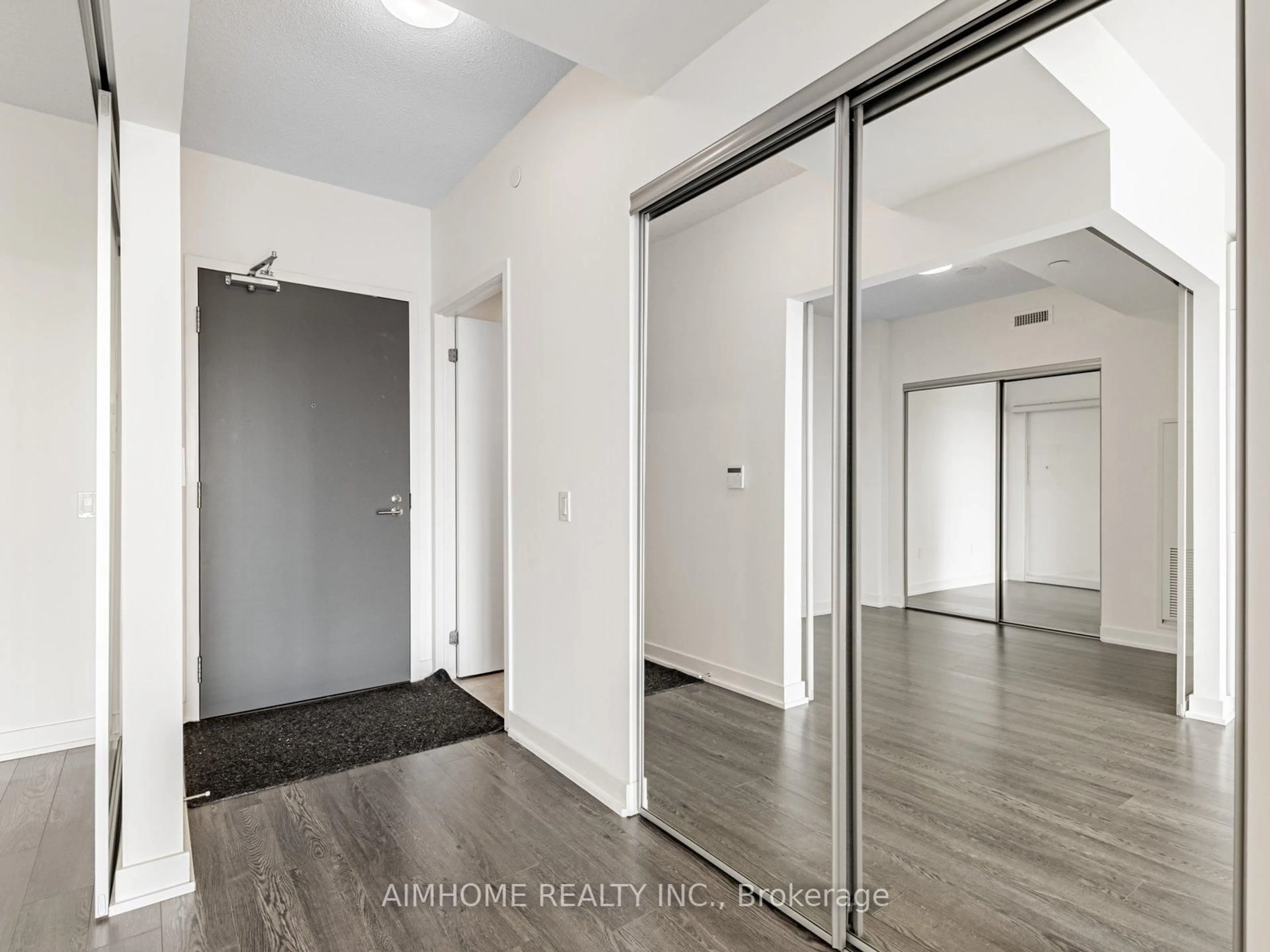 Indoor entryway for 20 O'Neil Rd #815, Toronto Ontario M3C 0R2