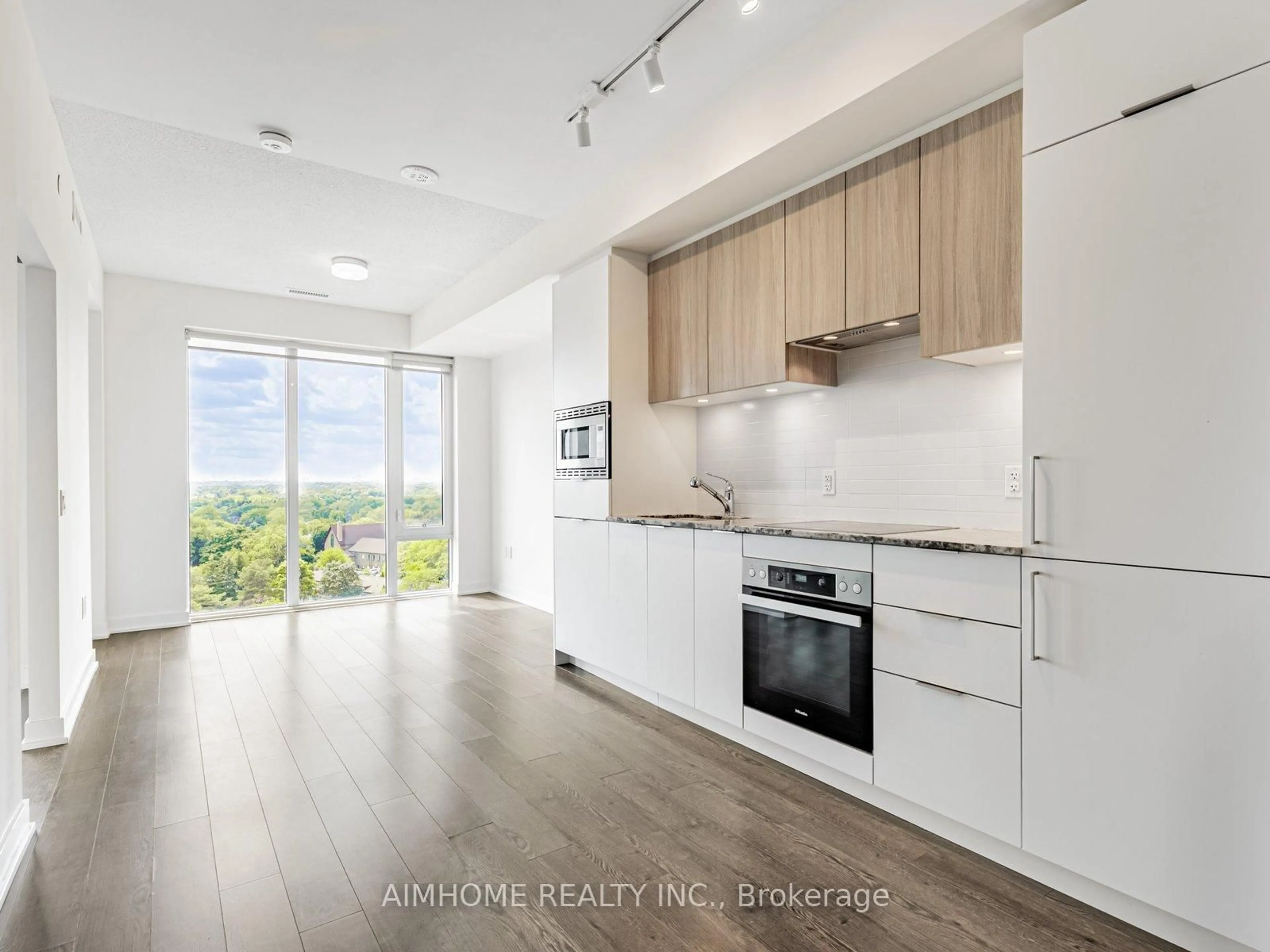Open concept kitchen, wood/laminate floor for 20 O'Neil Rd #815, Toronto Ontario M3C 0R2
