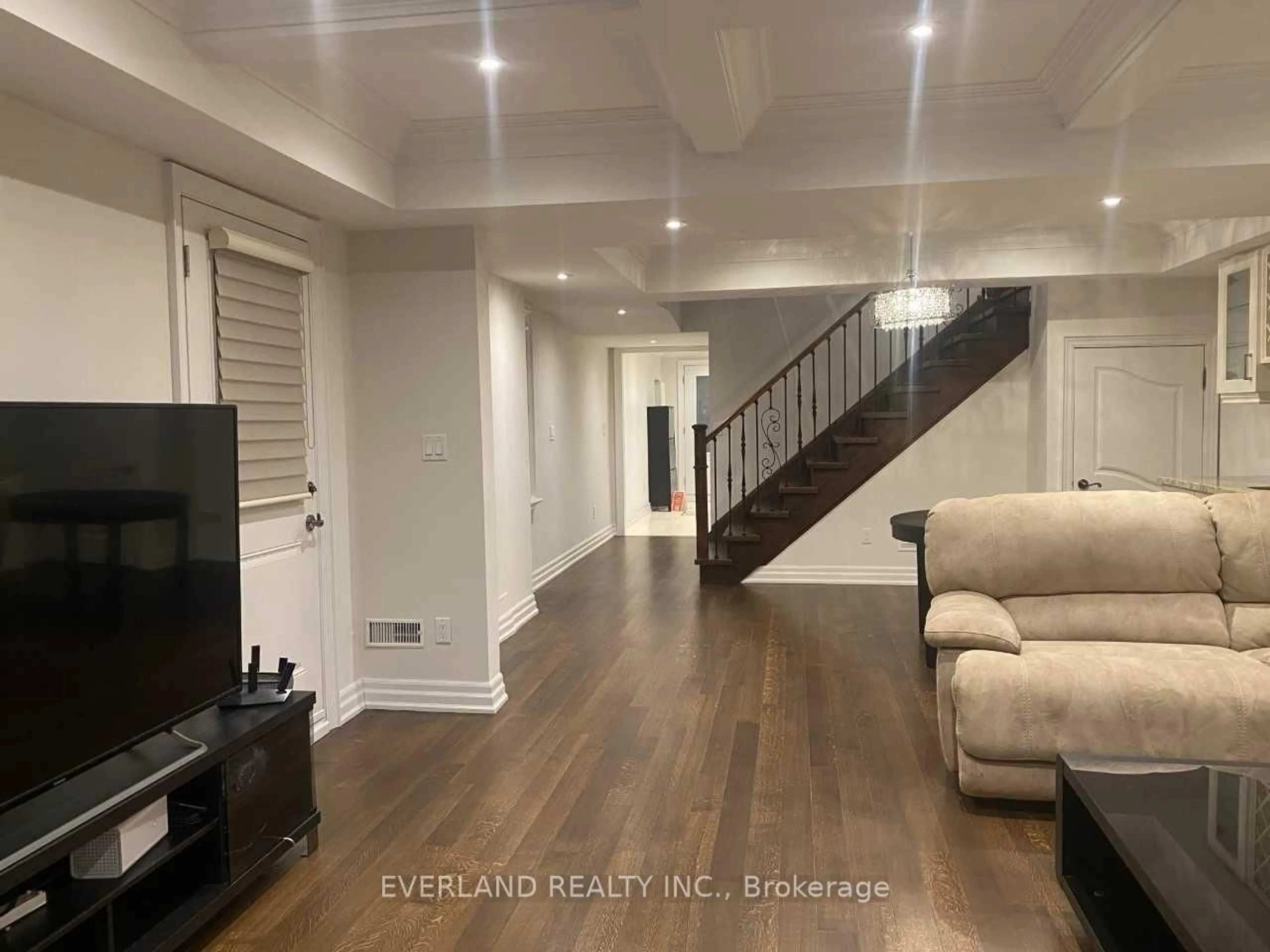 Indoor entryway for 160B Finch Ave, Toronto Ontario M2N 4R9
