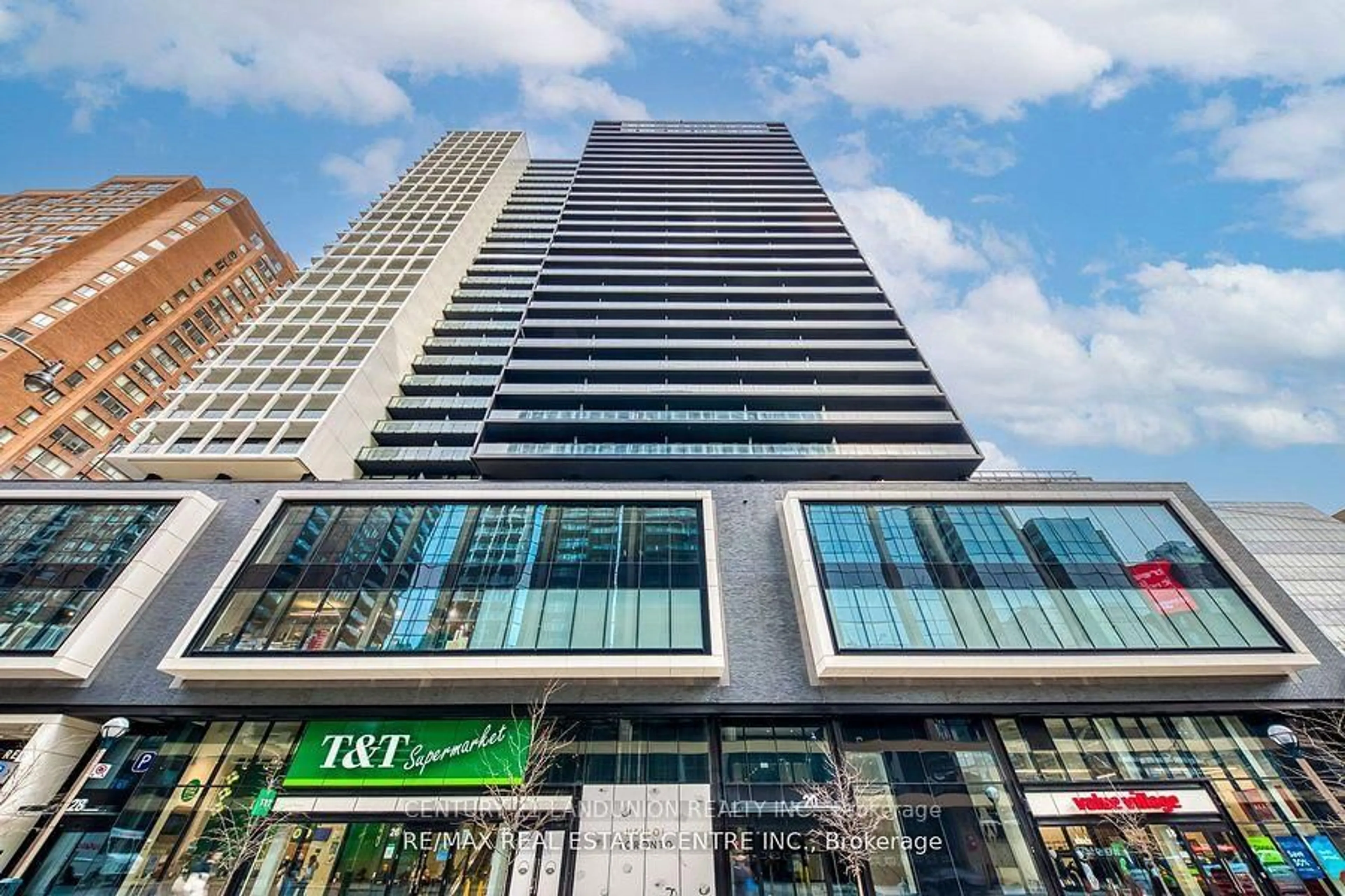 Indoor foyer for 20 Edward St #1111, Toronto Ontario M5G 1C9