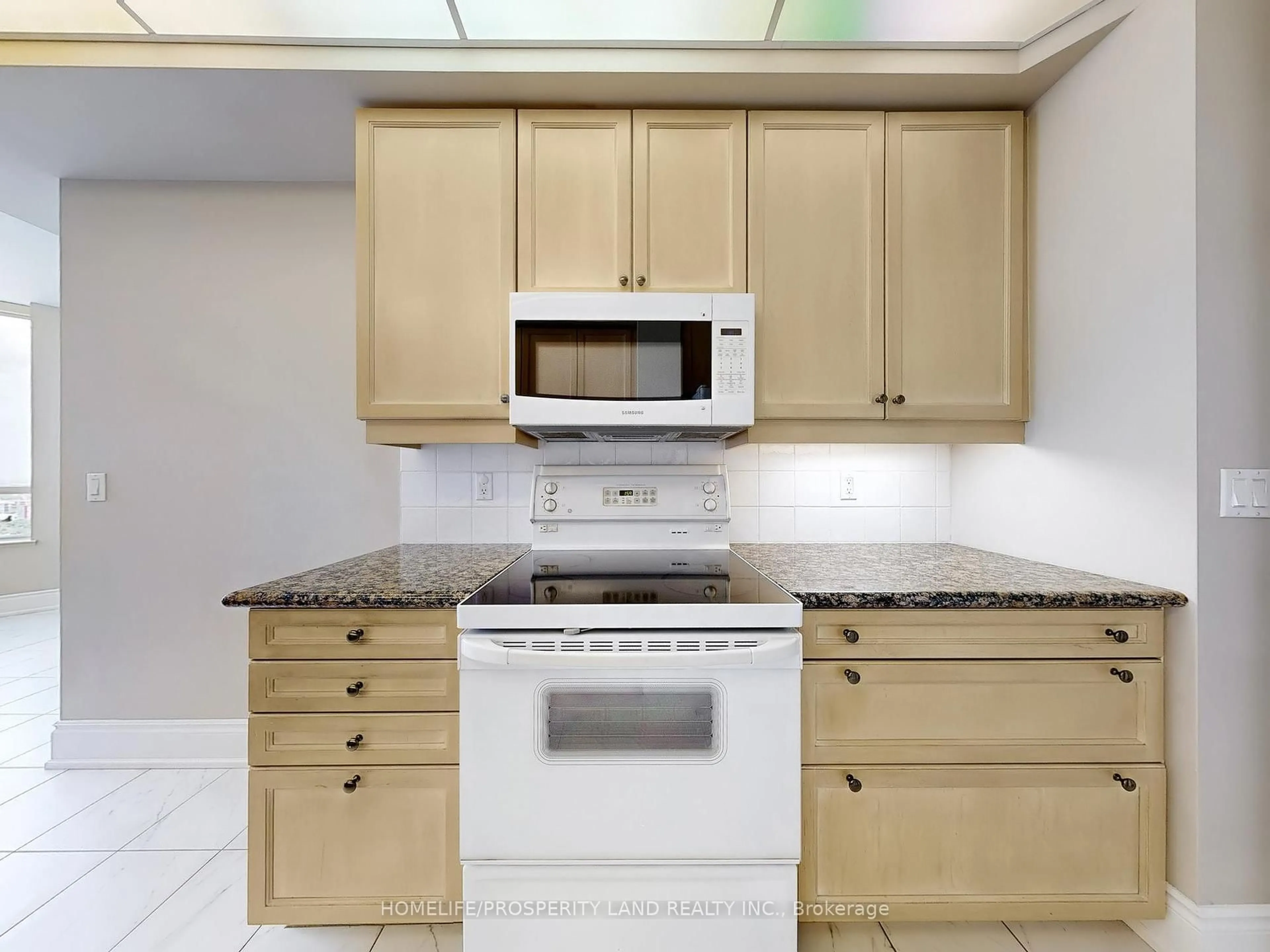 Standard kitchen, ceramic/tile floor for 89 Skymark Dr #2712, Toronto Ontario M2H 3S6