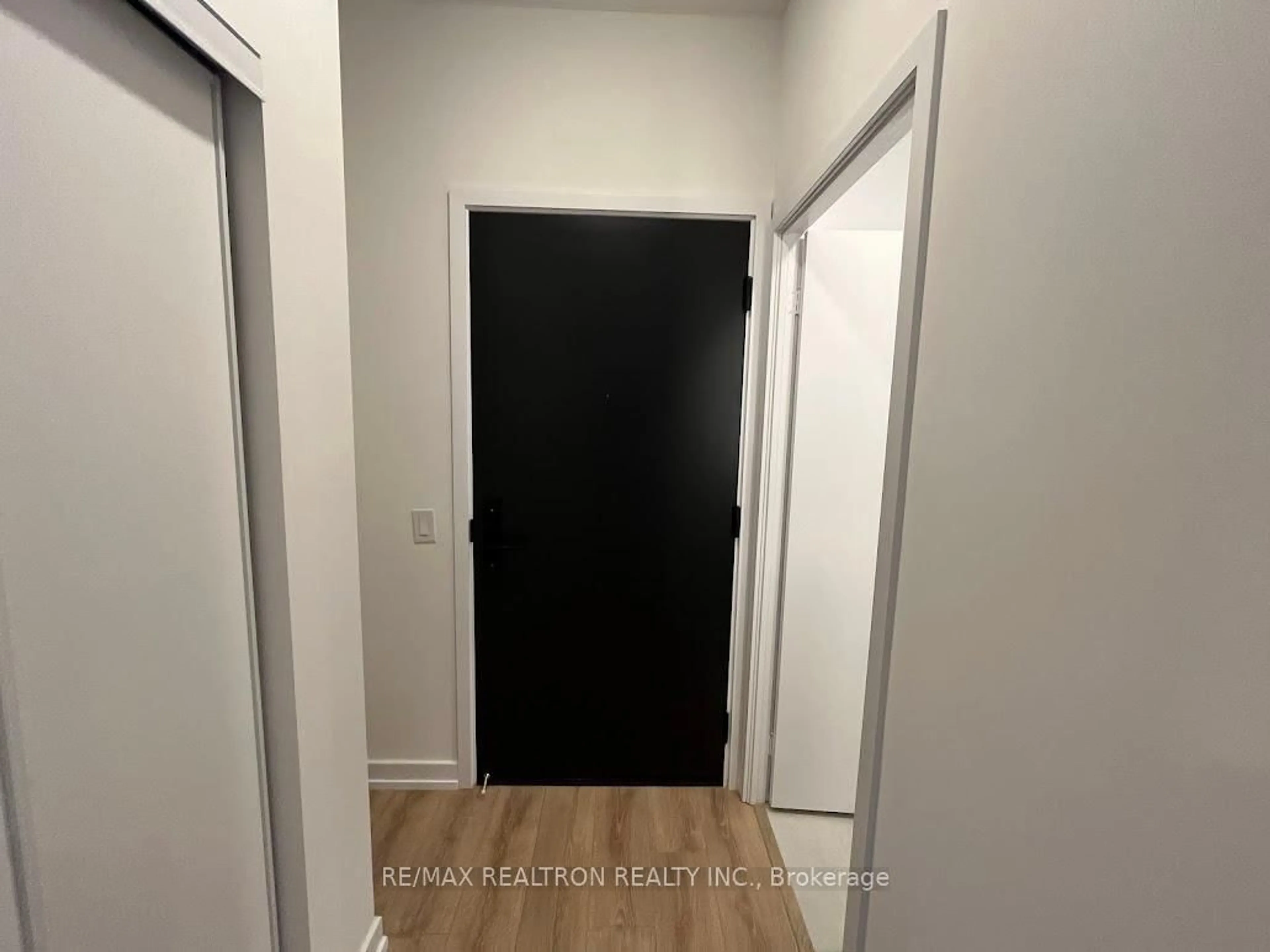 Unknown for 500 Dupont St #301, Toronto Ontario M6G 0B8