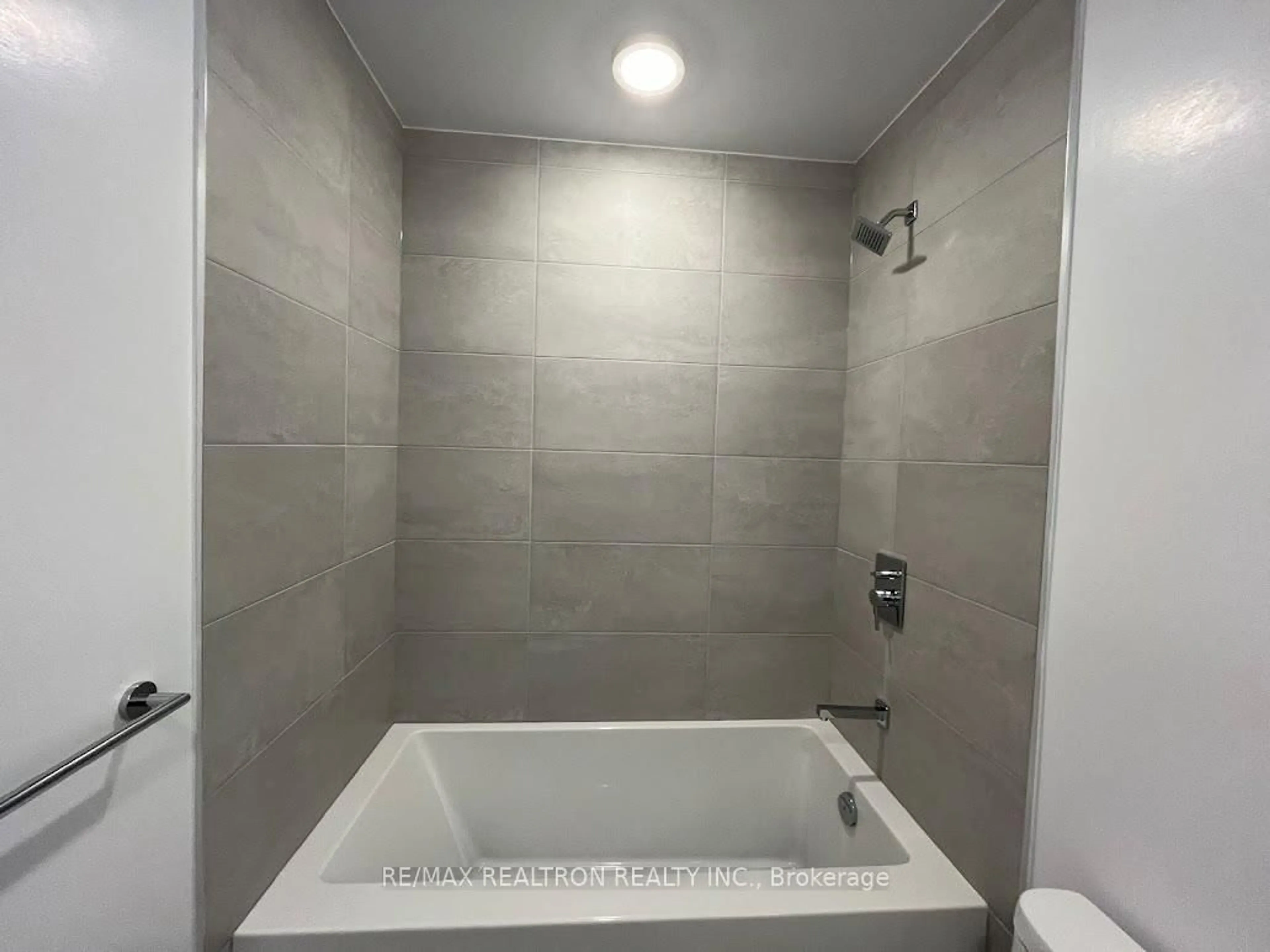 Standard bathroom, ceramic/tile floor for 500 Dupont St #301, Toronto Ontario M6G 0B8