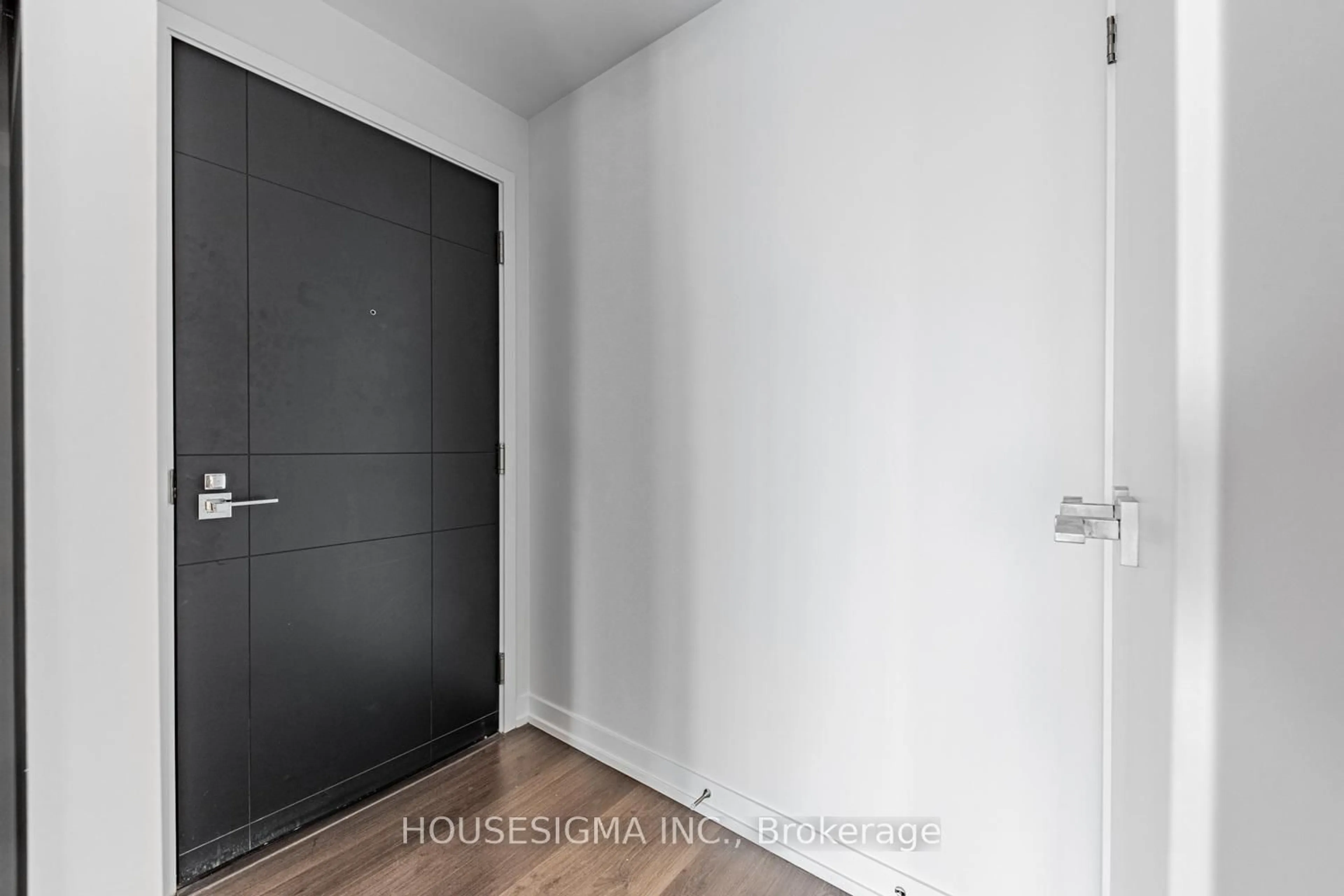 Indoor entryway for 89 Dunfield Ave #2701, Toronto Ontario M4S 0A4