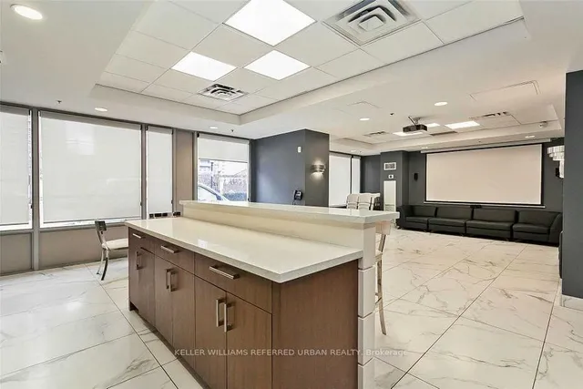 Additional property image - 1029 King St Unit 426