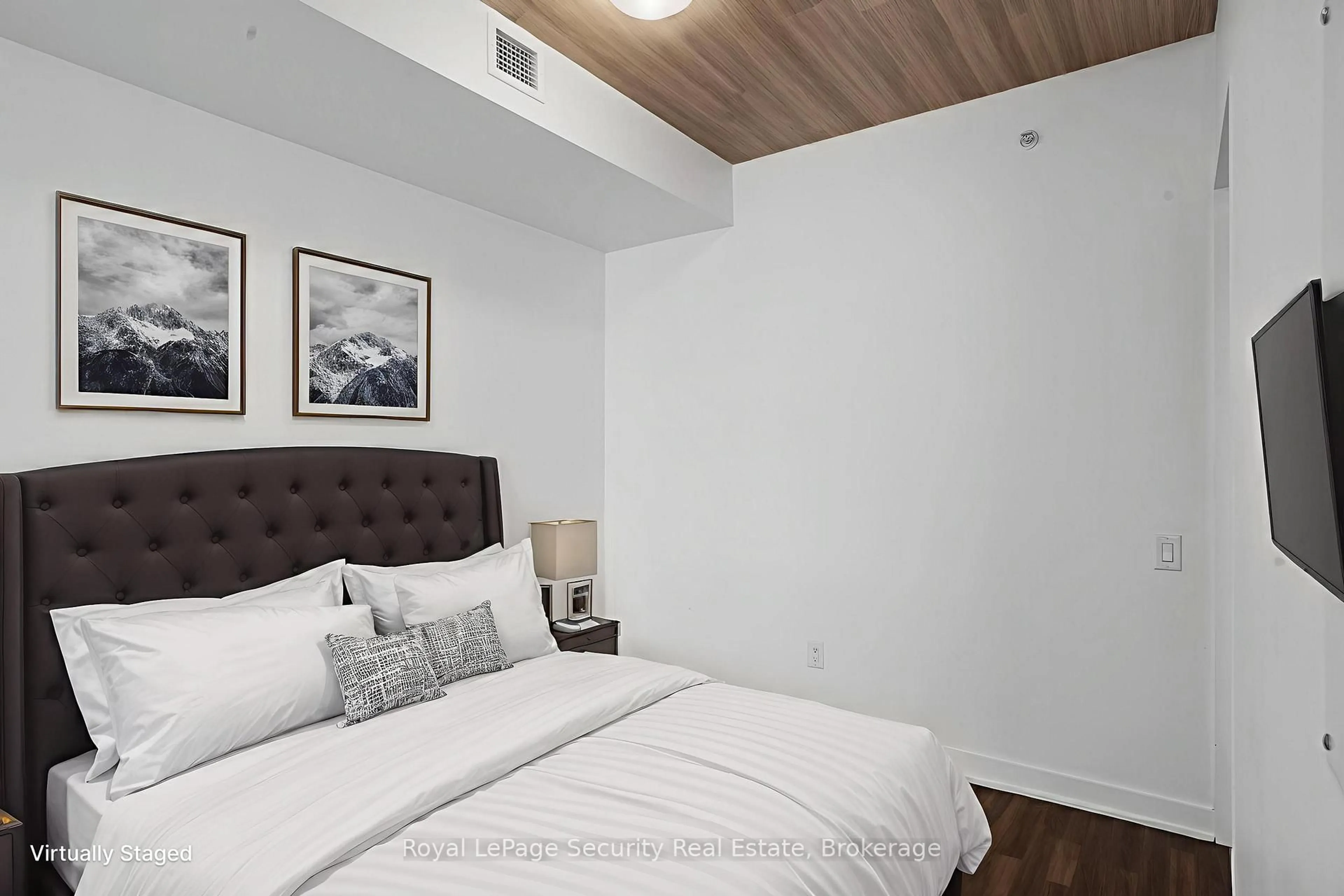Bedroom with bed, unknown for 629 King St #320, Toronto Ontario M5V 1M5