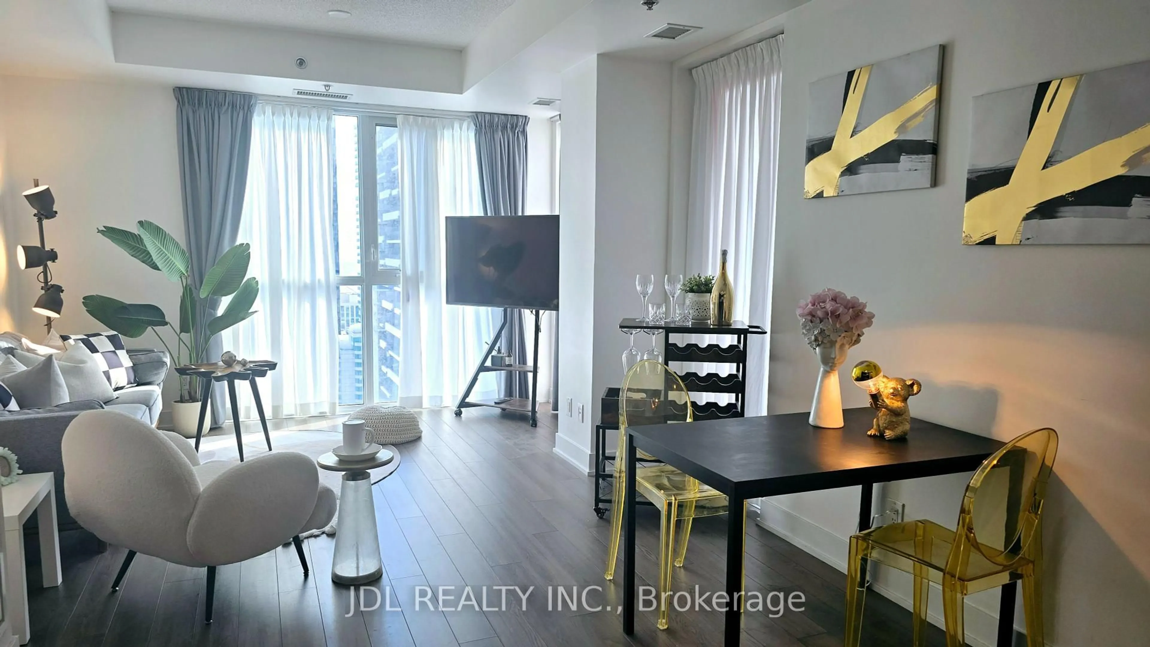 A pic of a room for 318 Richmond St #3107, Toronto Ontario M5V 0B4