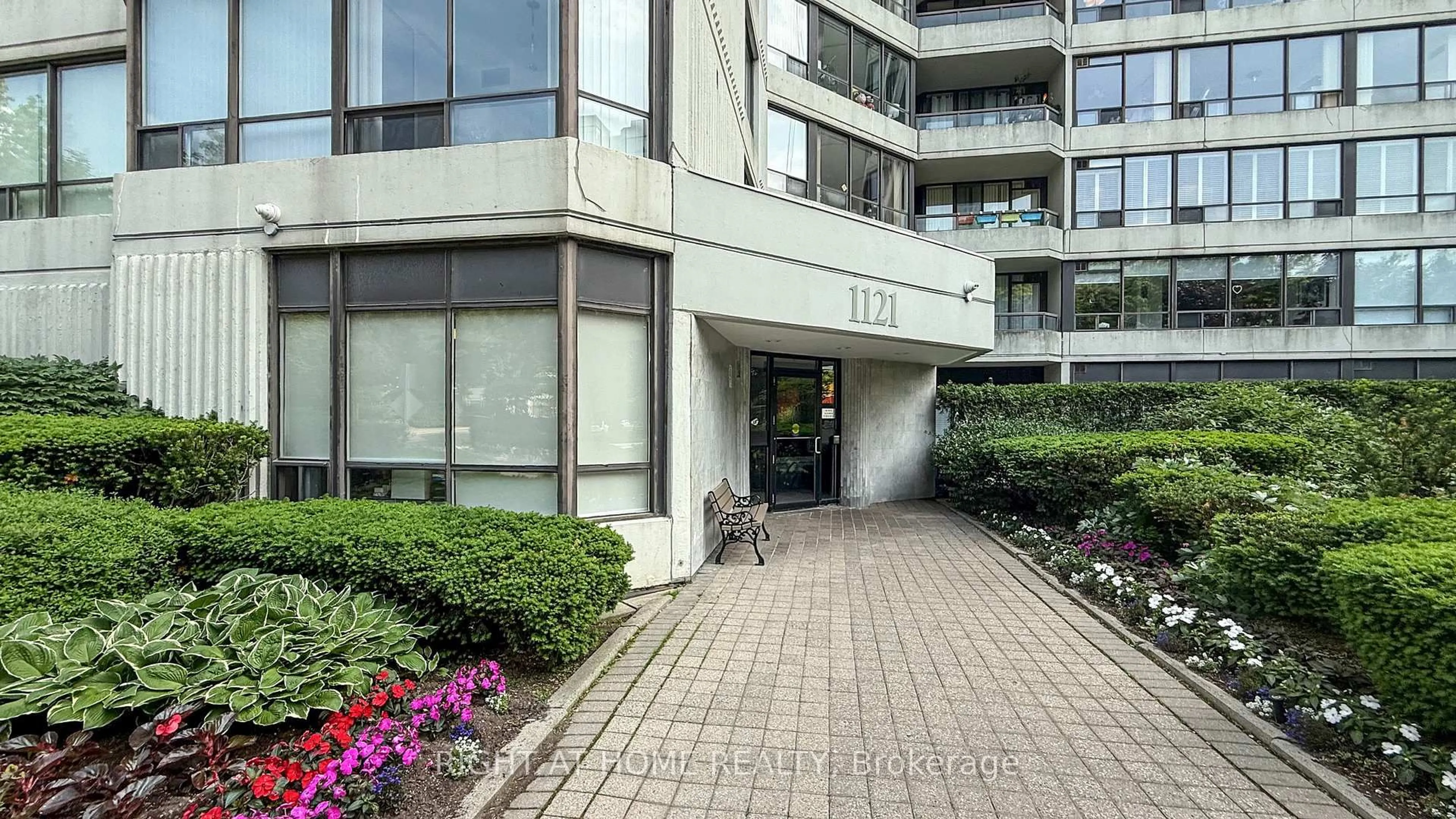 Indoor foyer for 1121 Steeles Ave #PH202, Toronto Ontario M2R 3W7
