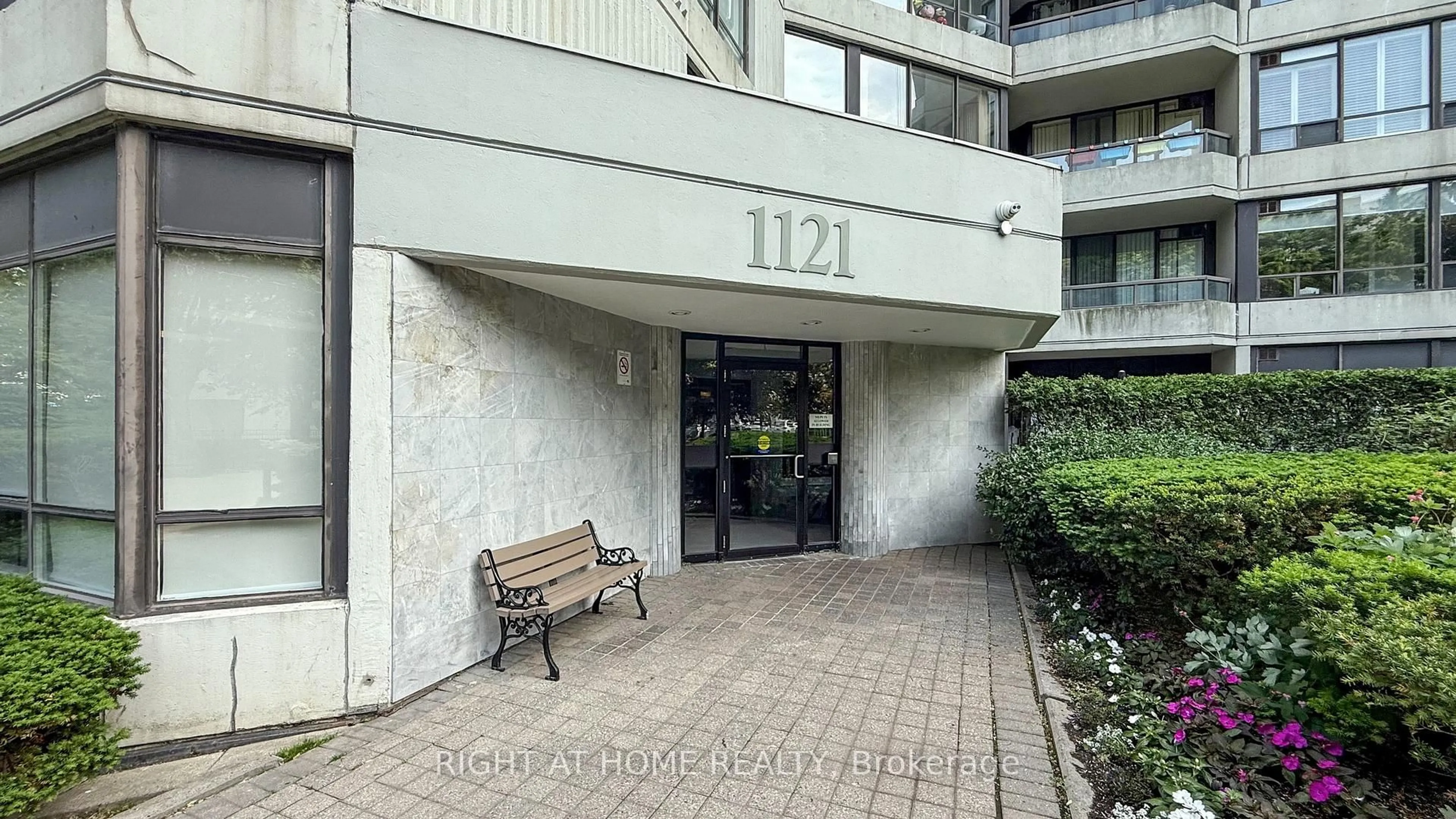 Indoor foyer for 1121 Steeles Ave #PH202, Toronto Ontario M2R 3W7