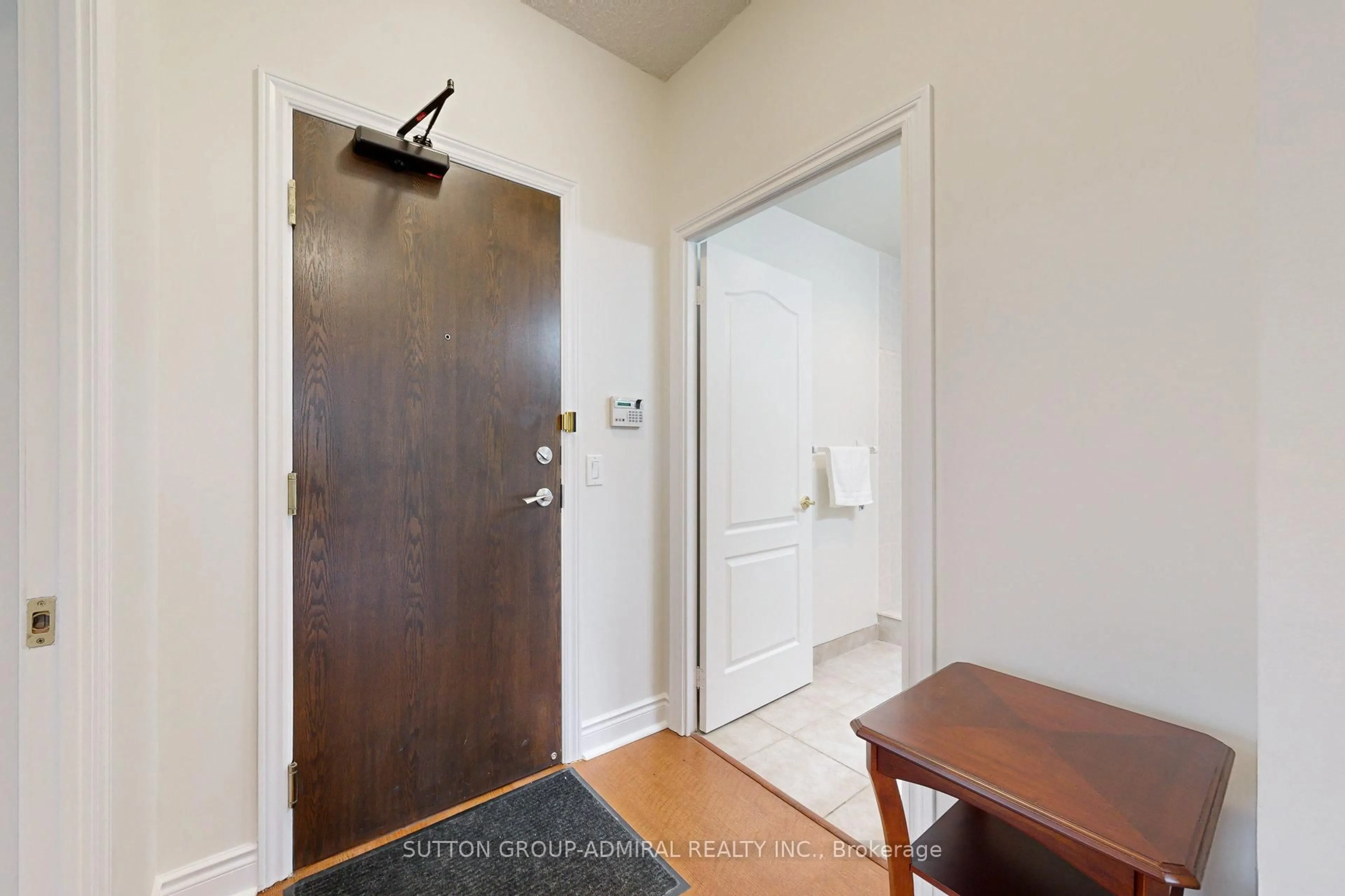 Indoor entryway for 1101 Leslie St #1502, Toronto Ontario M3C 4G3