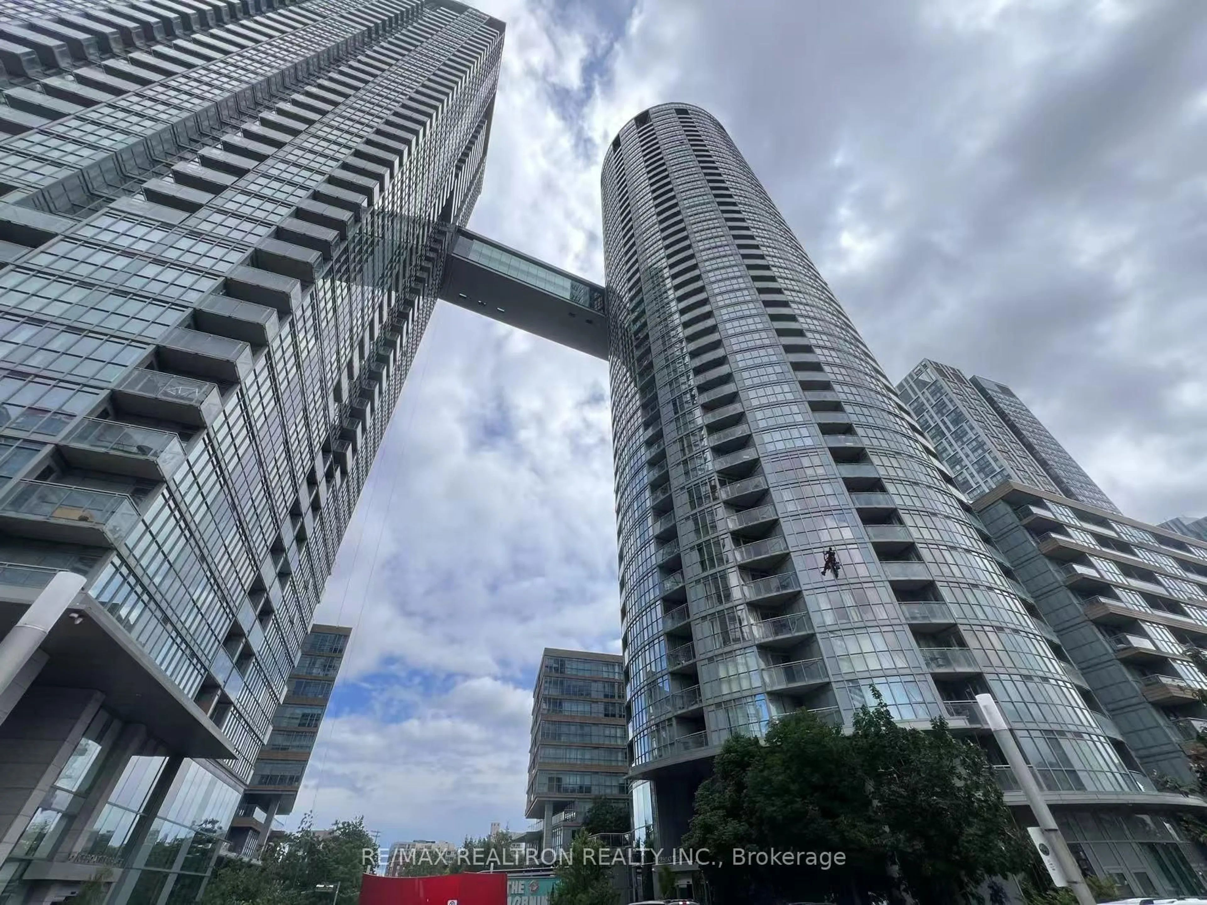 Unknown for 21 Iceboat Terr #3712, Toronto Ontario M5V 4A9