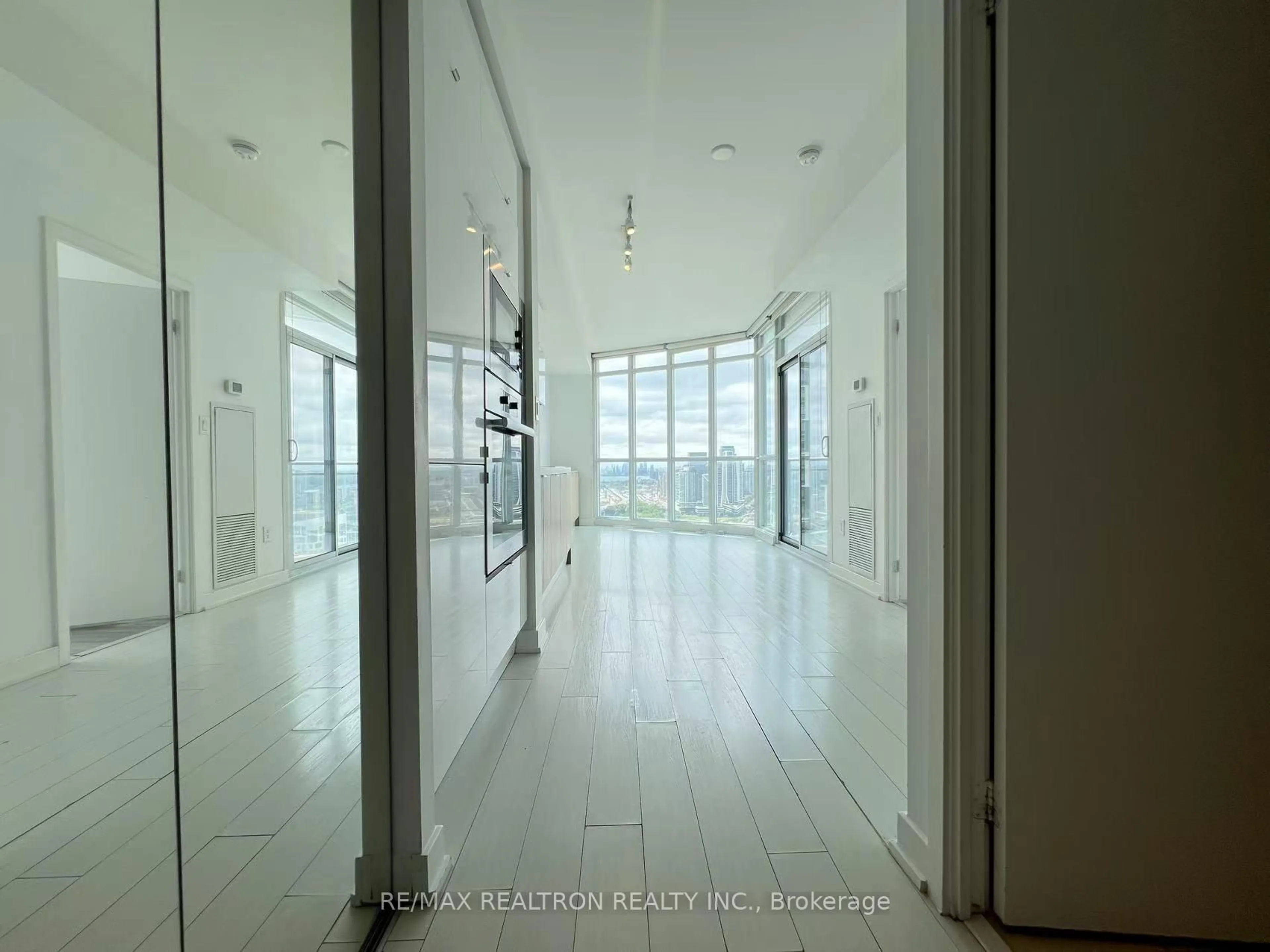 Indoor foyer for 21 Iceboat Terr #3712, Toronto Ontario M5V 4A9