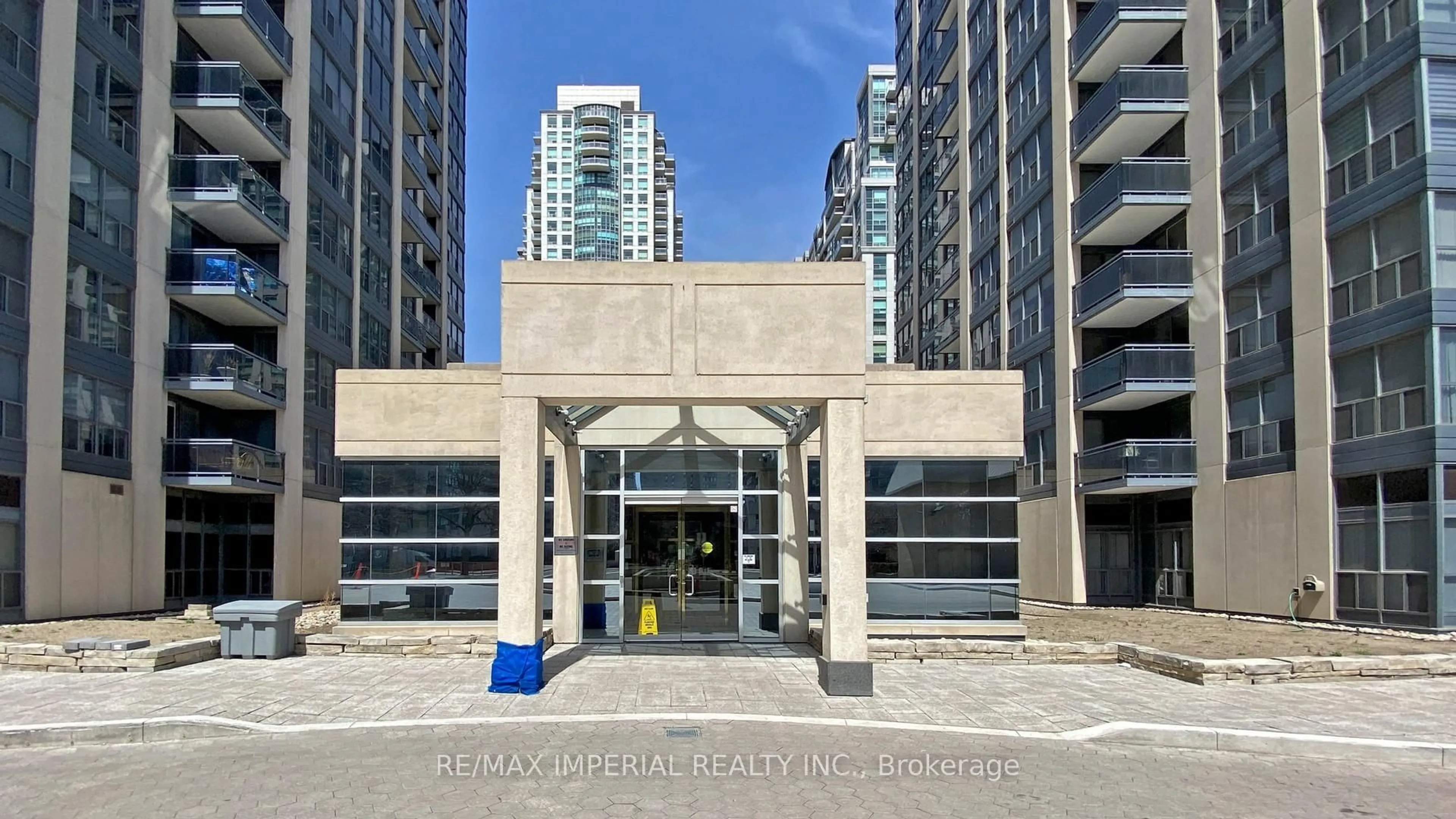 Indoor foyer for 18 Hollywood Ave #603, Toronto Ontario M2N 6P5