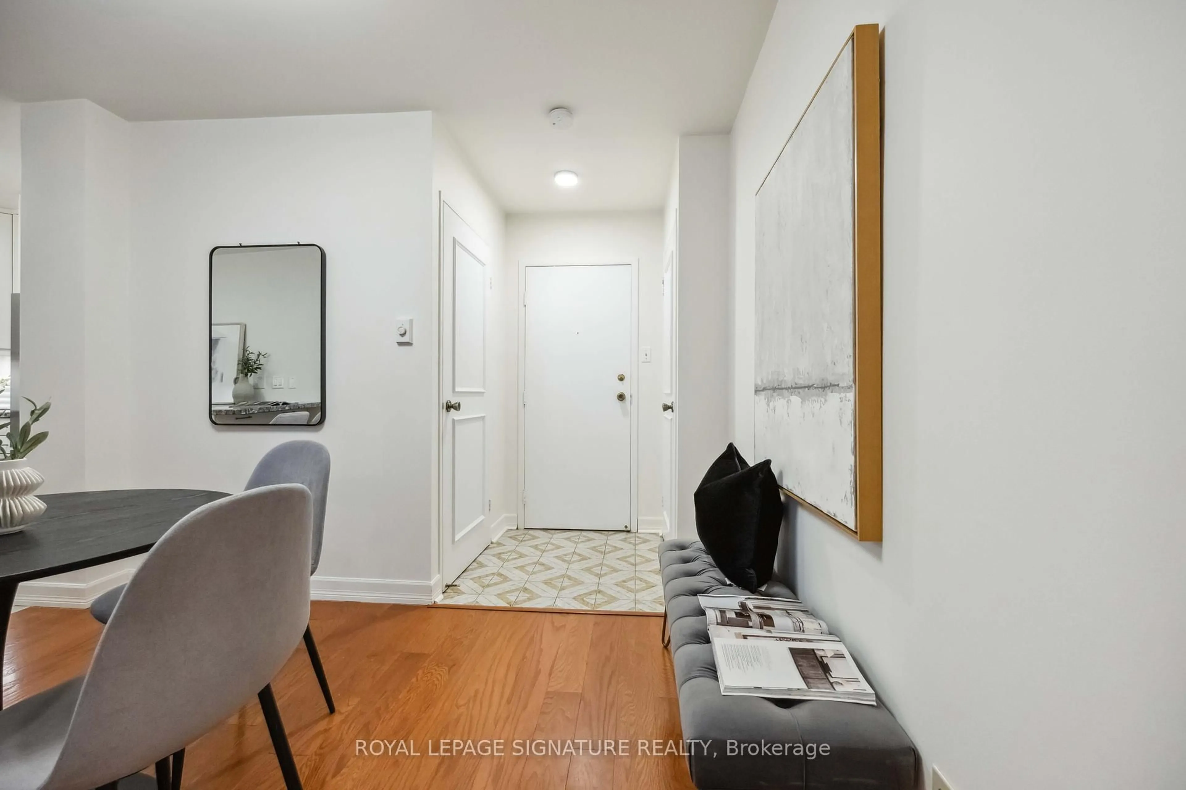 Indoor entryway for 212 St. George St #201, Toronto Ontario M5R 2N5