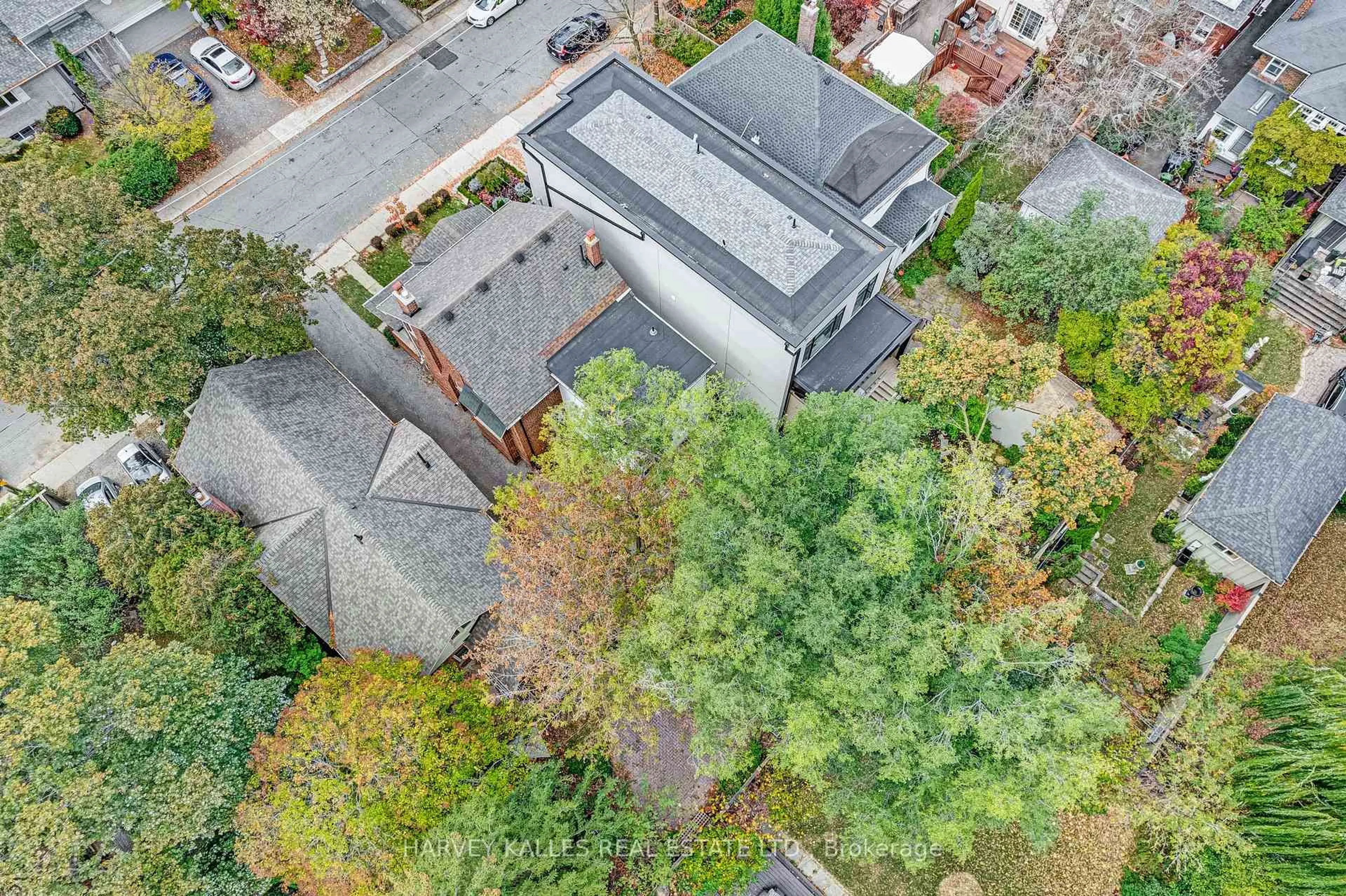 A pic from outside/outdoor area/front of a property/back of a property/a pic from drone, unknown for 311 Rosewell Ave, Toronto Ontario M4R 2B1