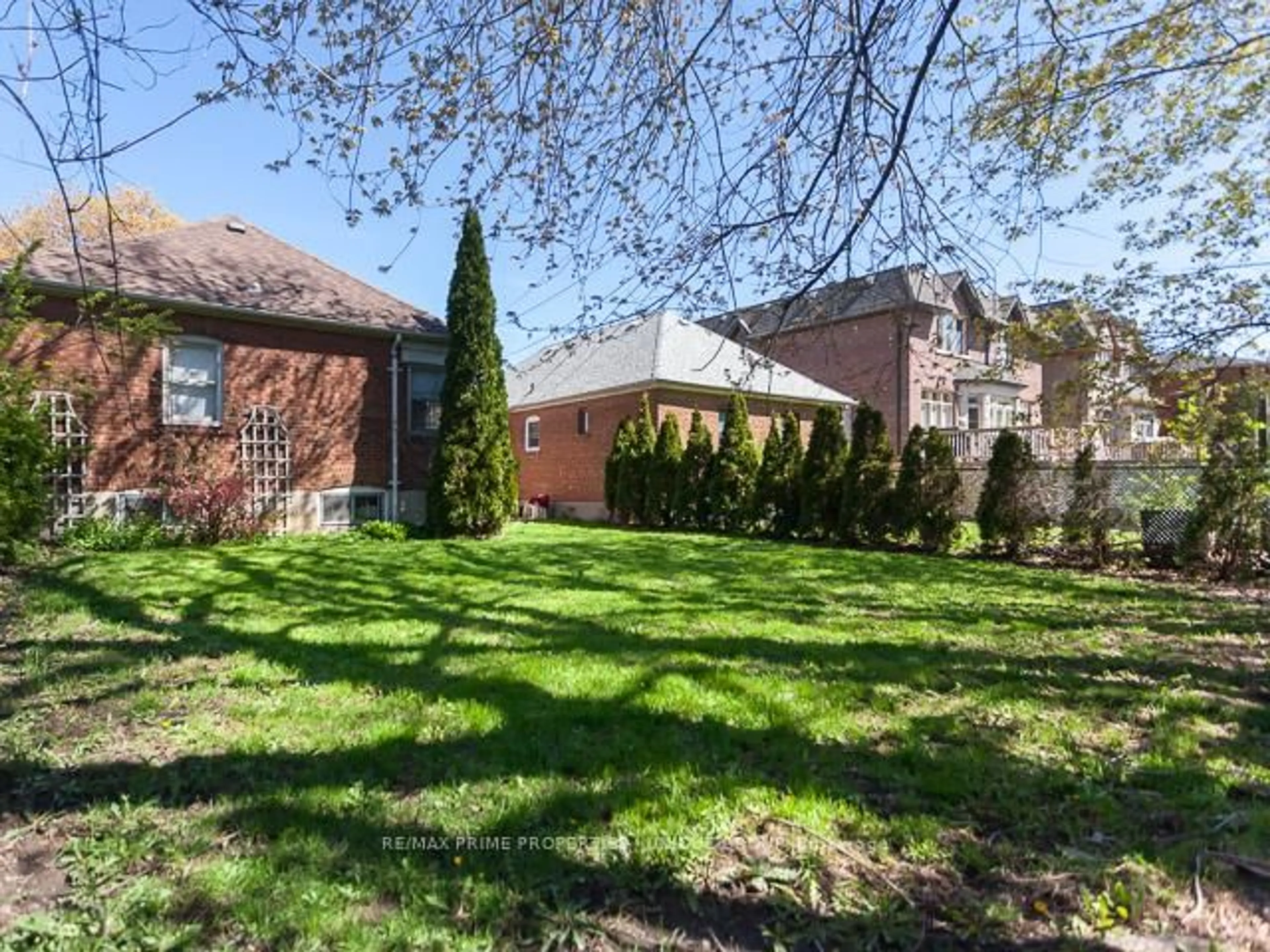 A pic from outside/outdoor area/front of a property/back of a property/a pic from drone, street for 51 Carmichael Ave, Toronto Ontario M5M 2W8
