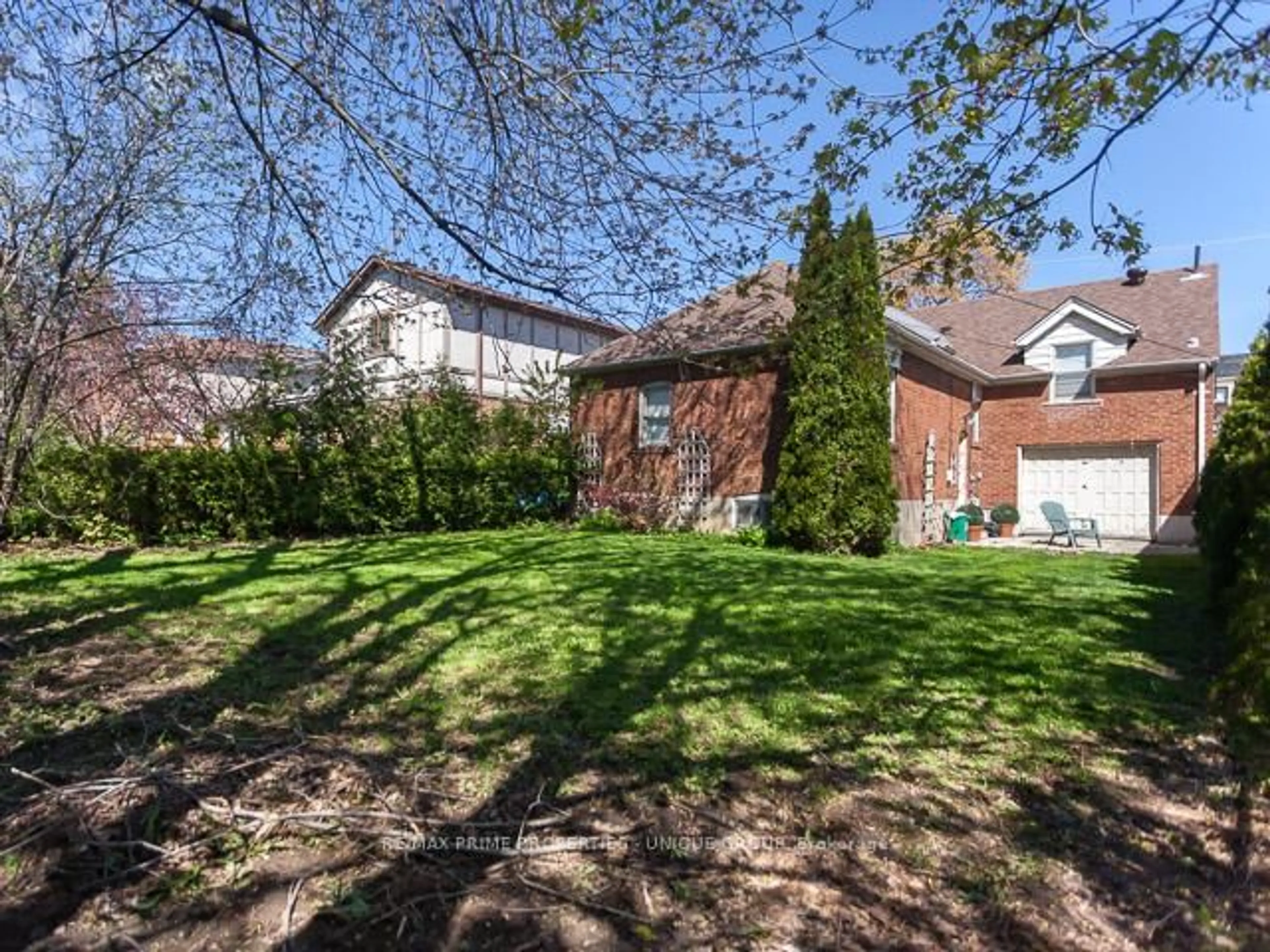 A pic from outside/outdoor area/front of a property/back of a property/a pic from drone, street for 51 Carmichael Ave, Toronto Ontario M5M 2W8