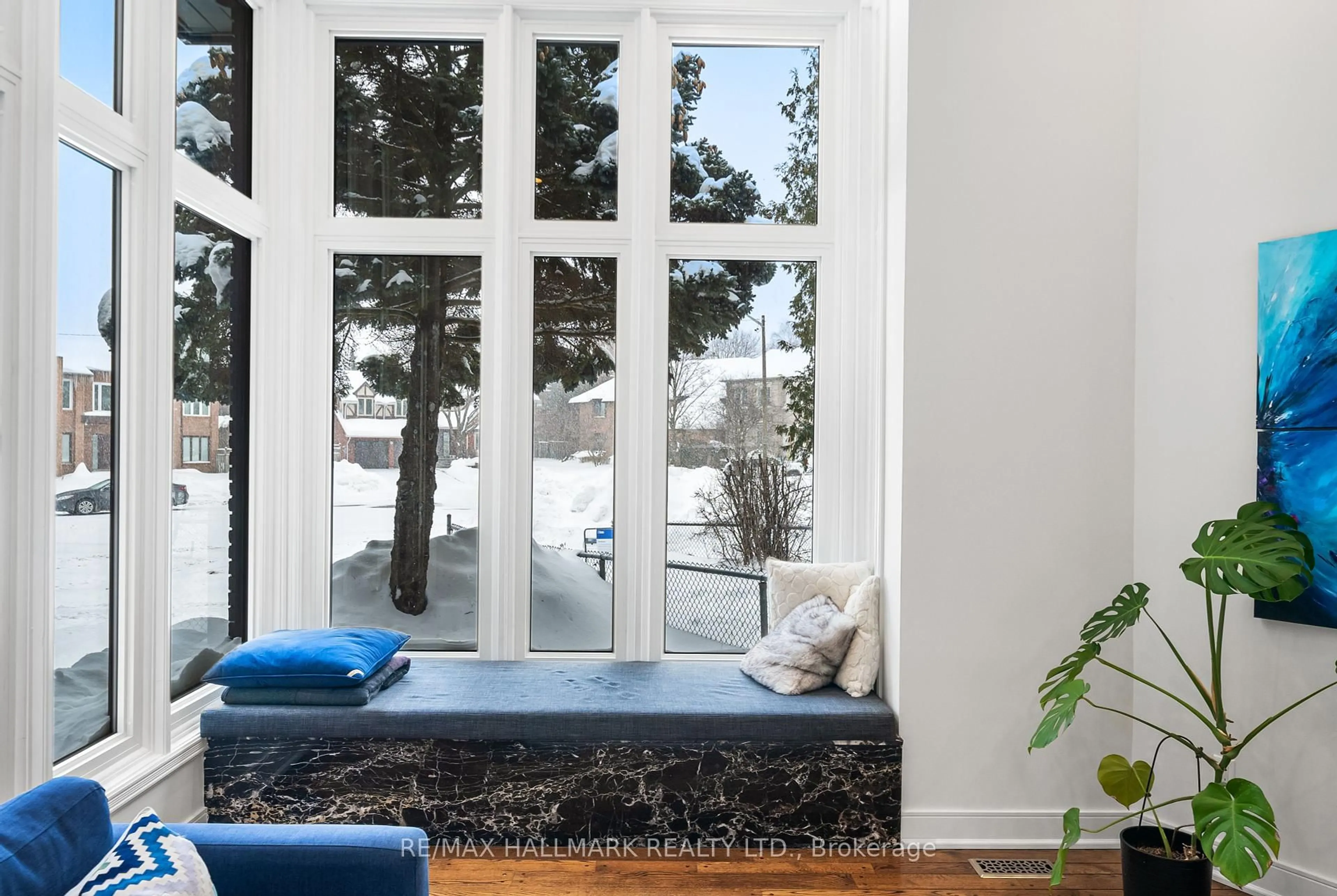 Indoor entryway for 97 Clarinda Dr, Toronto Ontario M2K 2V2