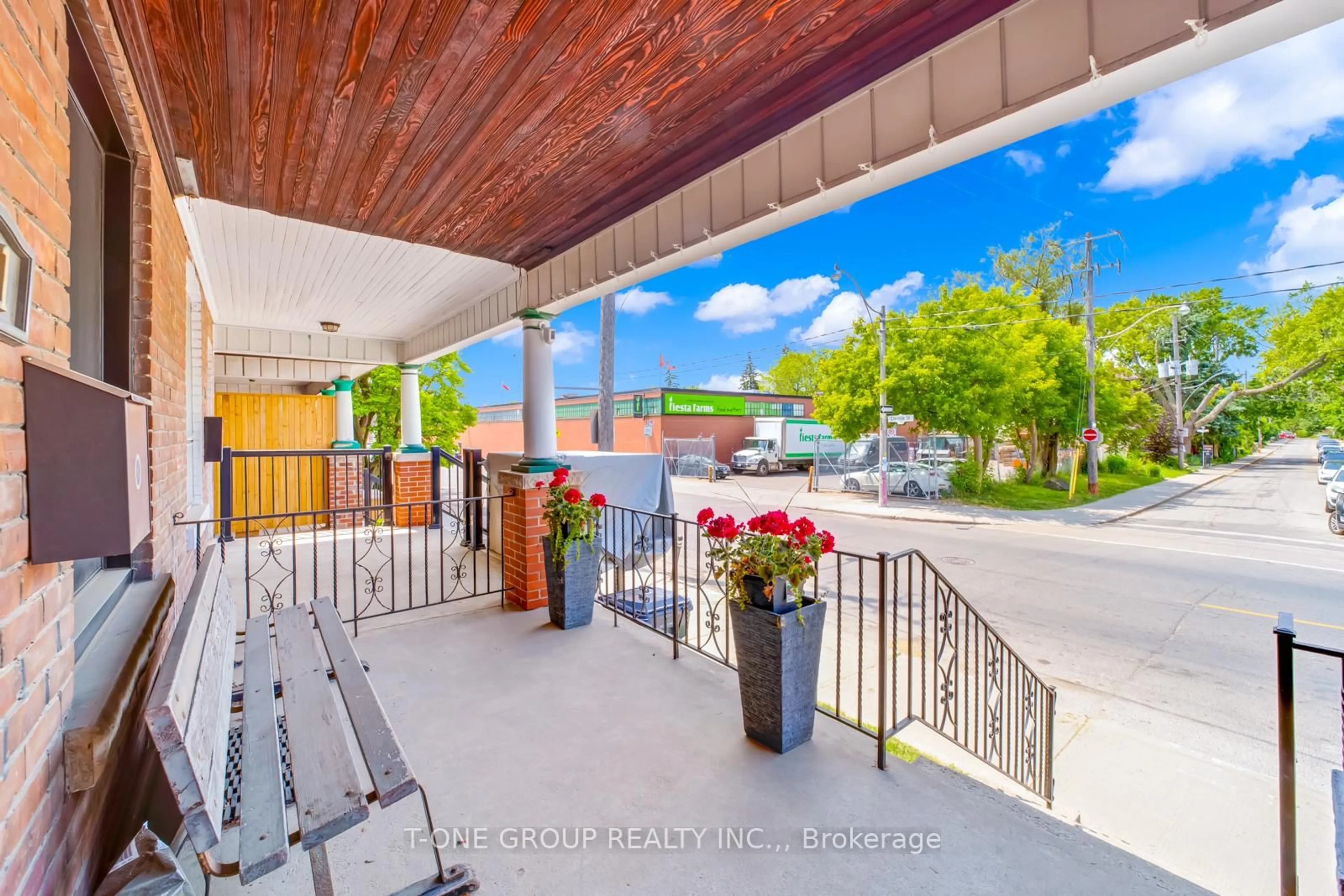 Patio, street for 221 Christie St, Toronto Ontario M6G 3B5