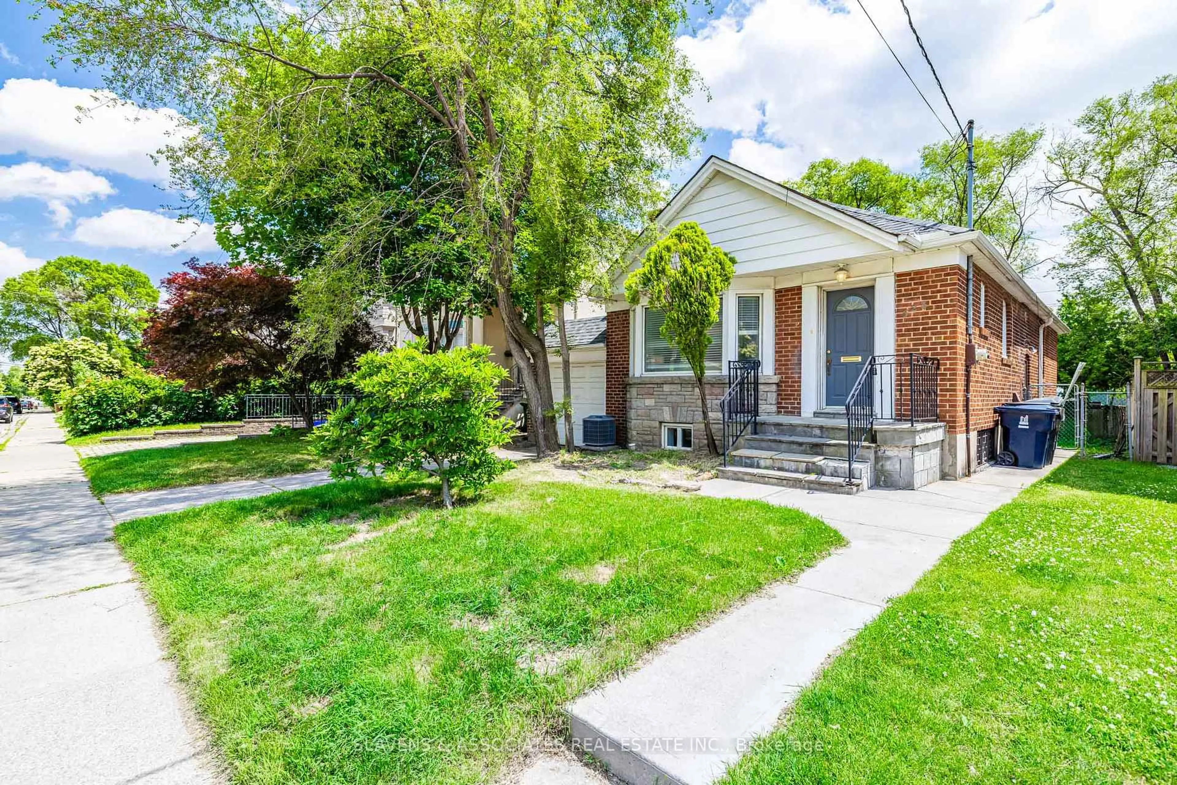 Unknown for 523 Glengarry Ave, Toronto Ontario M5M 1G2