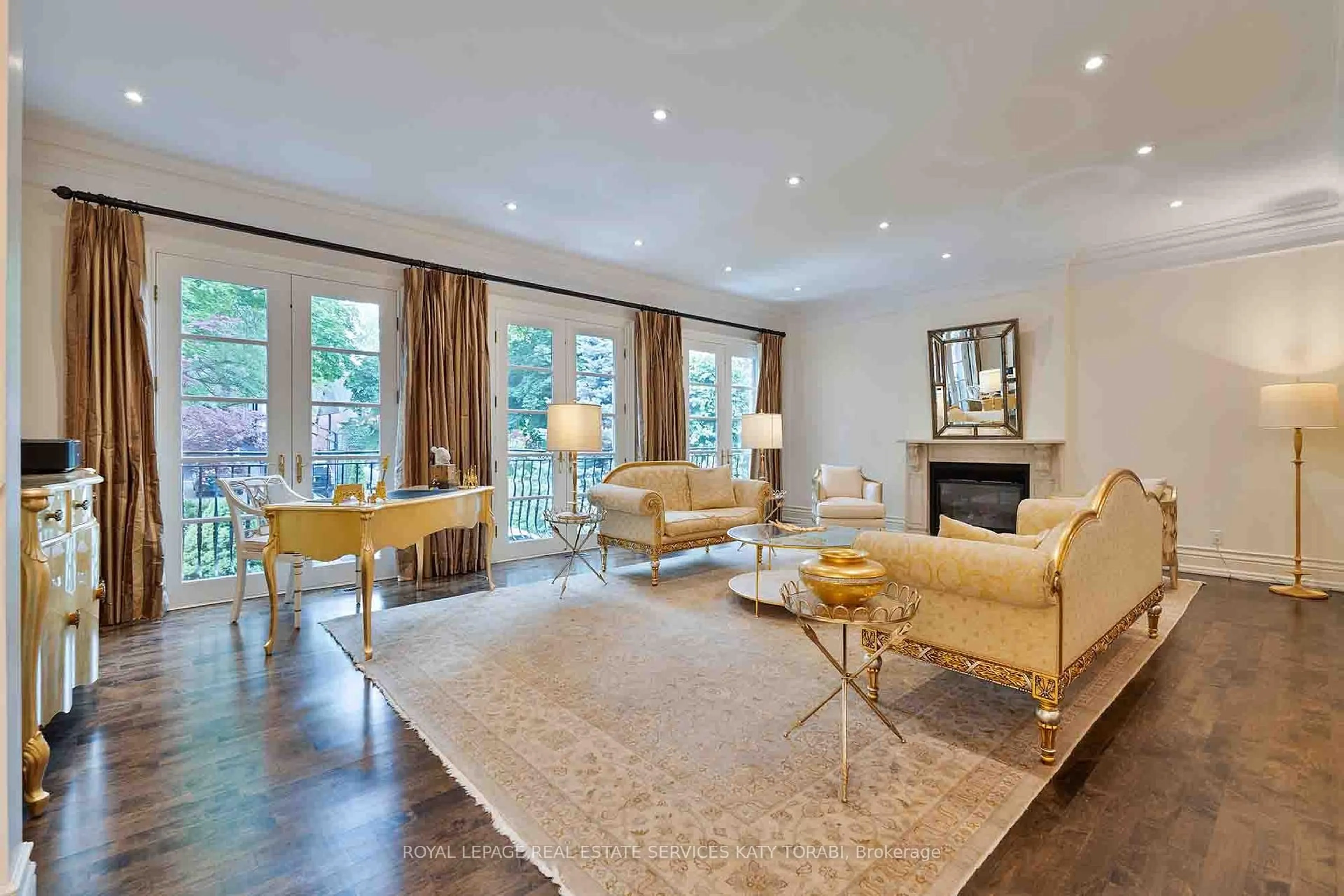 Living room with furniture, unknown for 135 Buckingham Ave, Toronto Ontario M4N 1R5