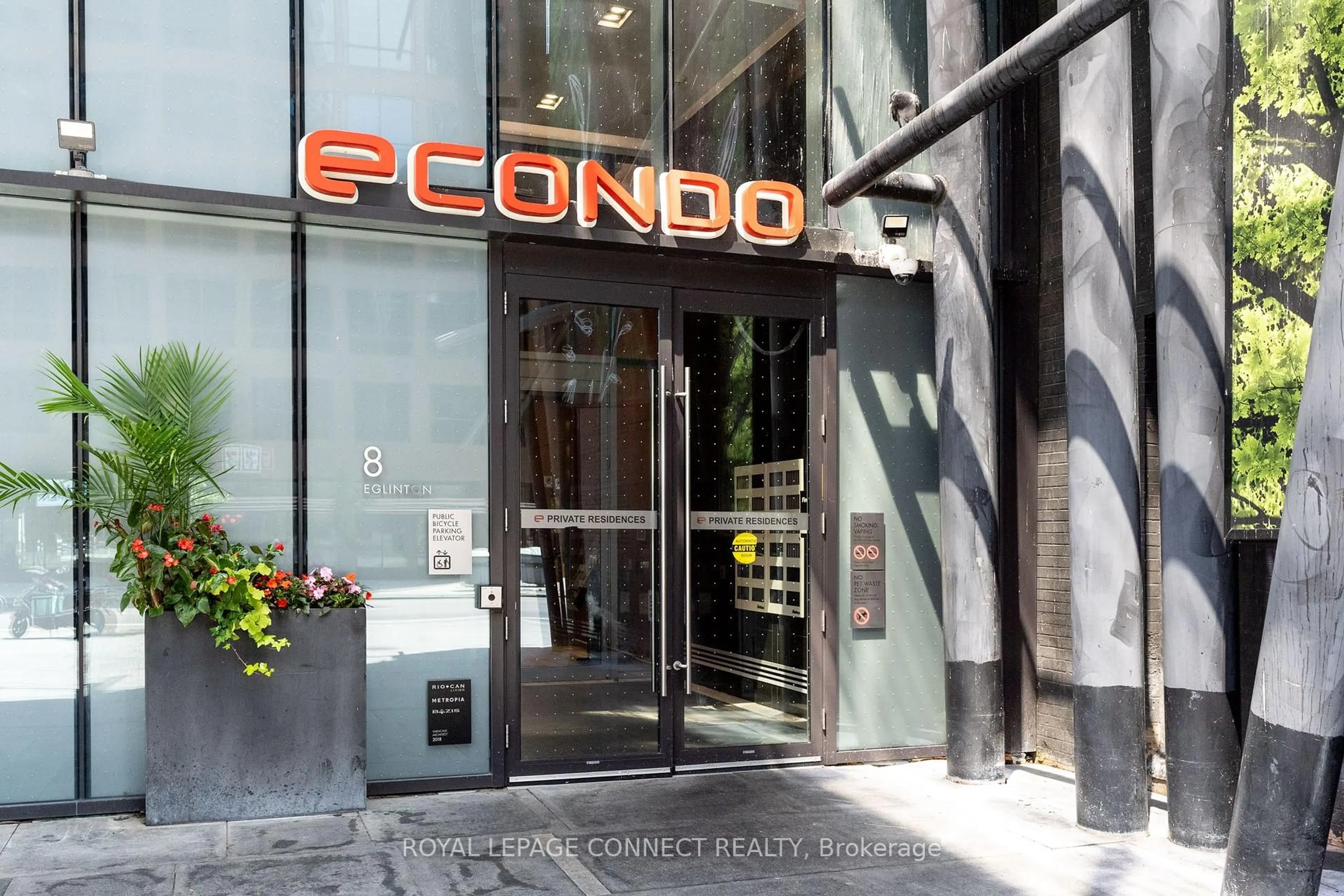Indoor foyer for 8 Eglinton Ave #4708, Toronto Ontario M4P 0C1