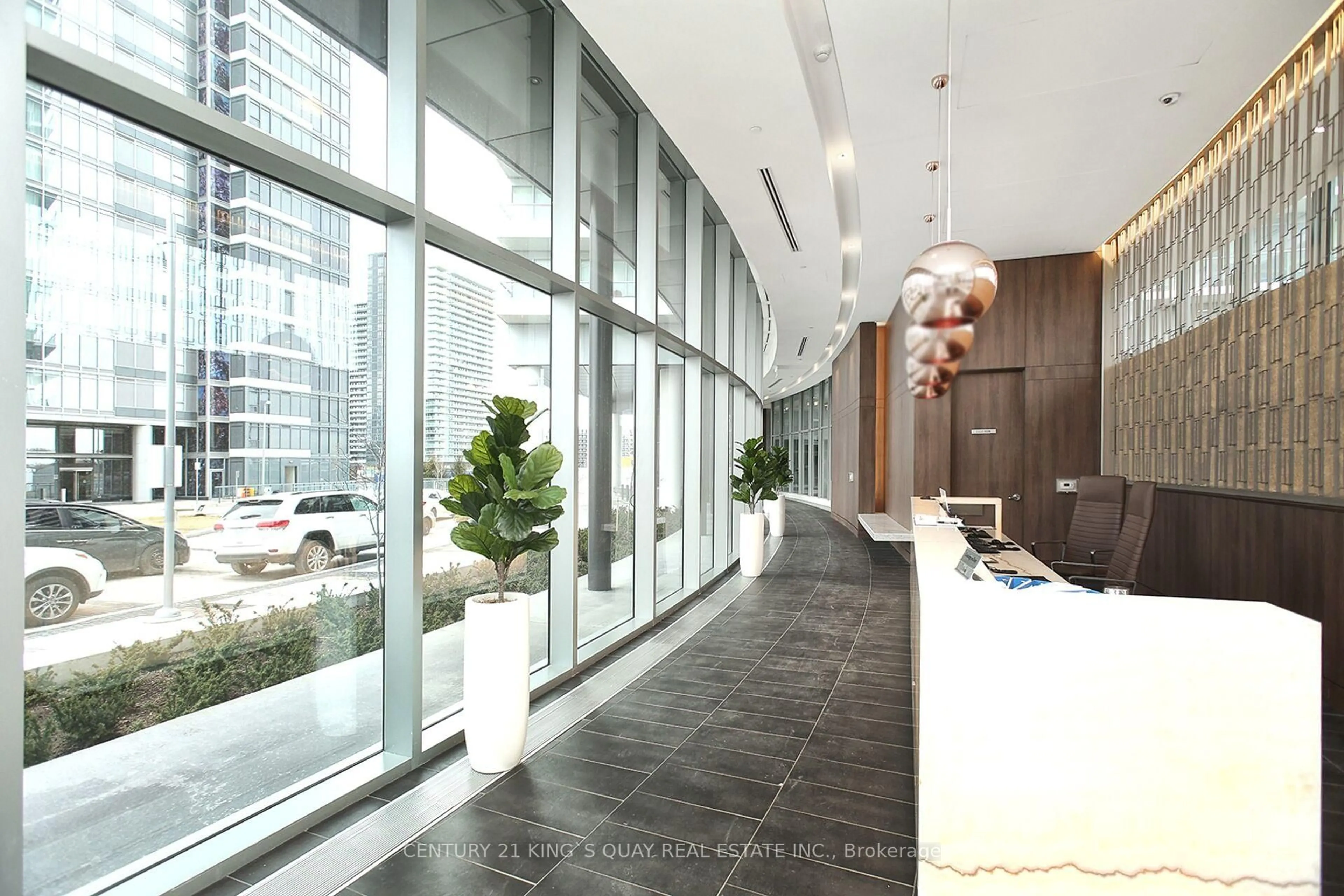 Indoor foyer for 115 McMahon Dr #811, Toronto Ontario M2K 0E3
